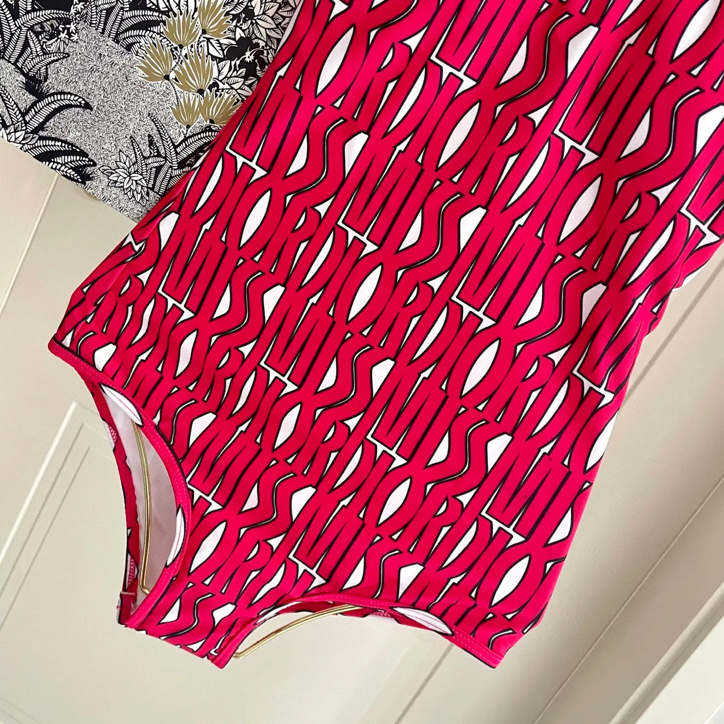 Christian Dior ピンクワンピース水着 新作デザイン - 画像 (7)