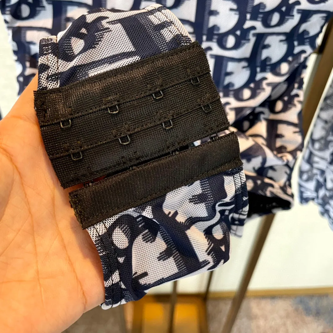 Christian Dior ブルー長袖ワンピース水着 - 画像 (9)