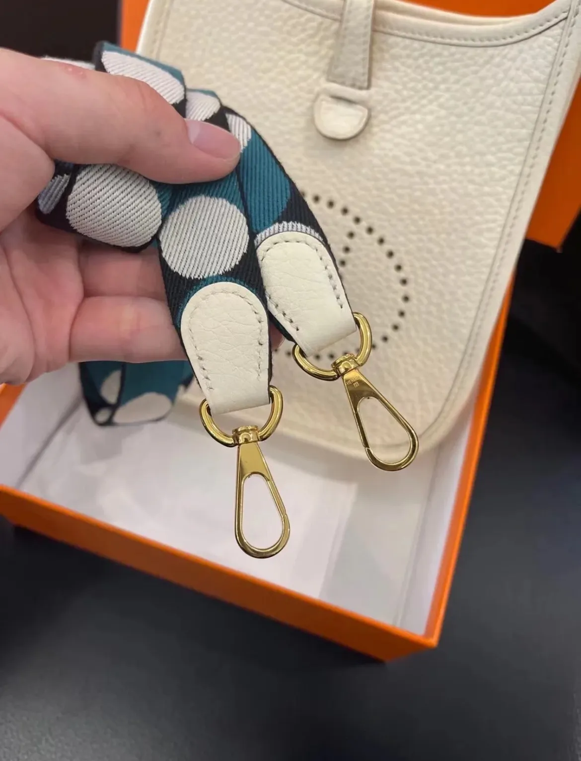 エルメス ナタクリーム Mini Evelyne ドット編みバンド - 画像 (3)