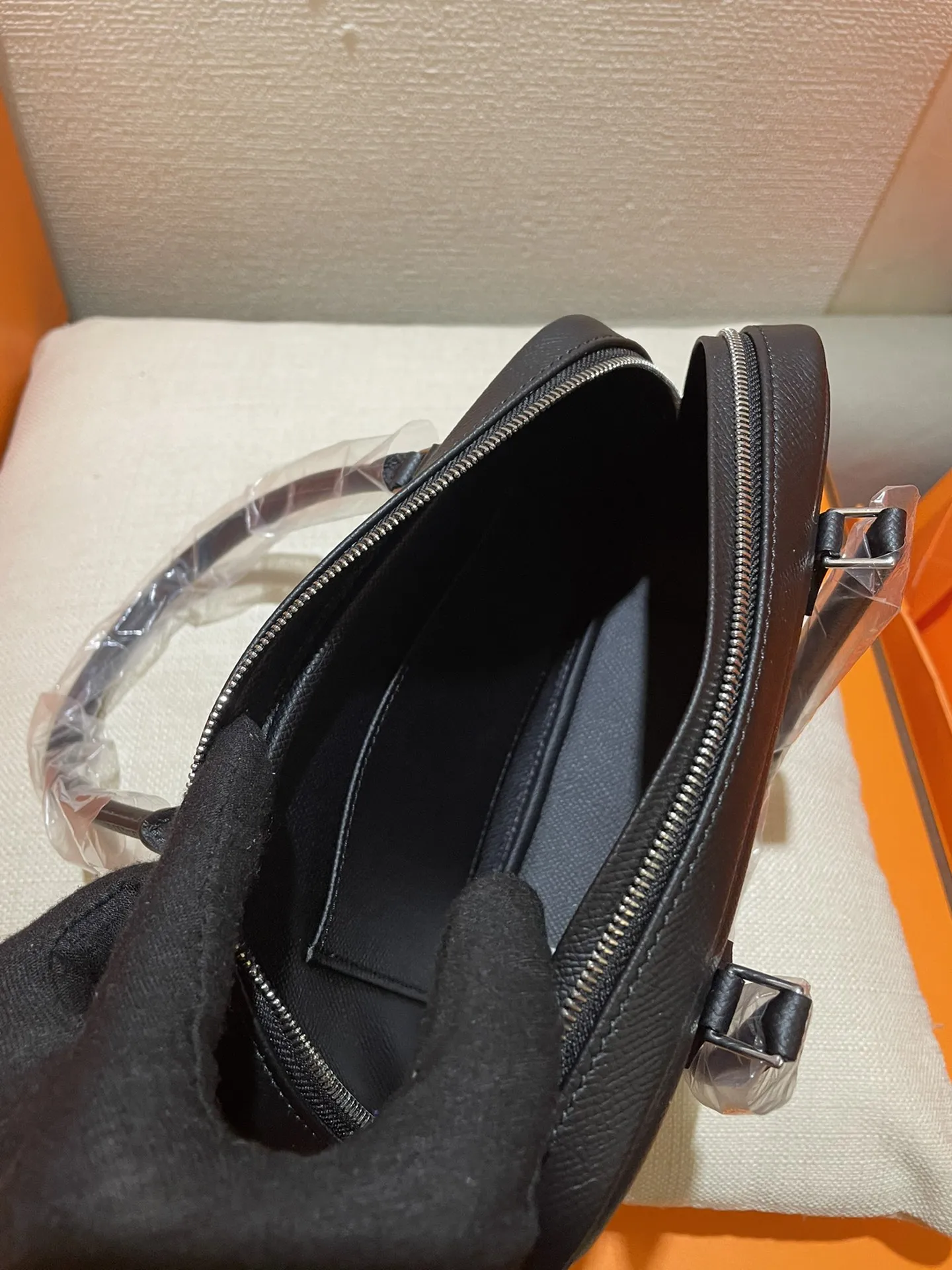 エルメスPlume mini 22中古款 黒 羽毛バッグ - 画像 (6)