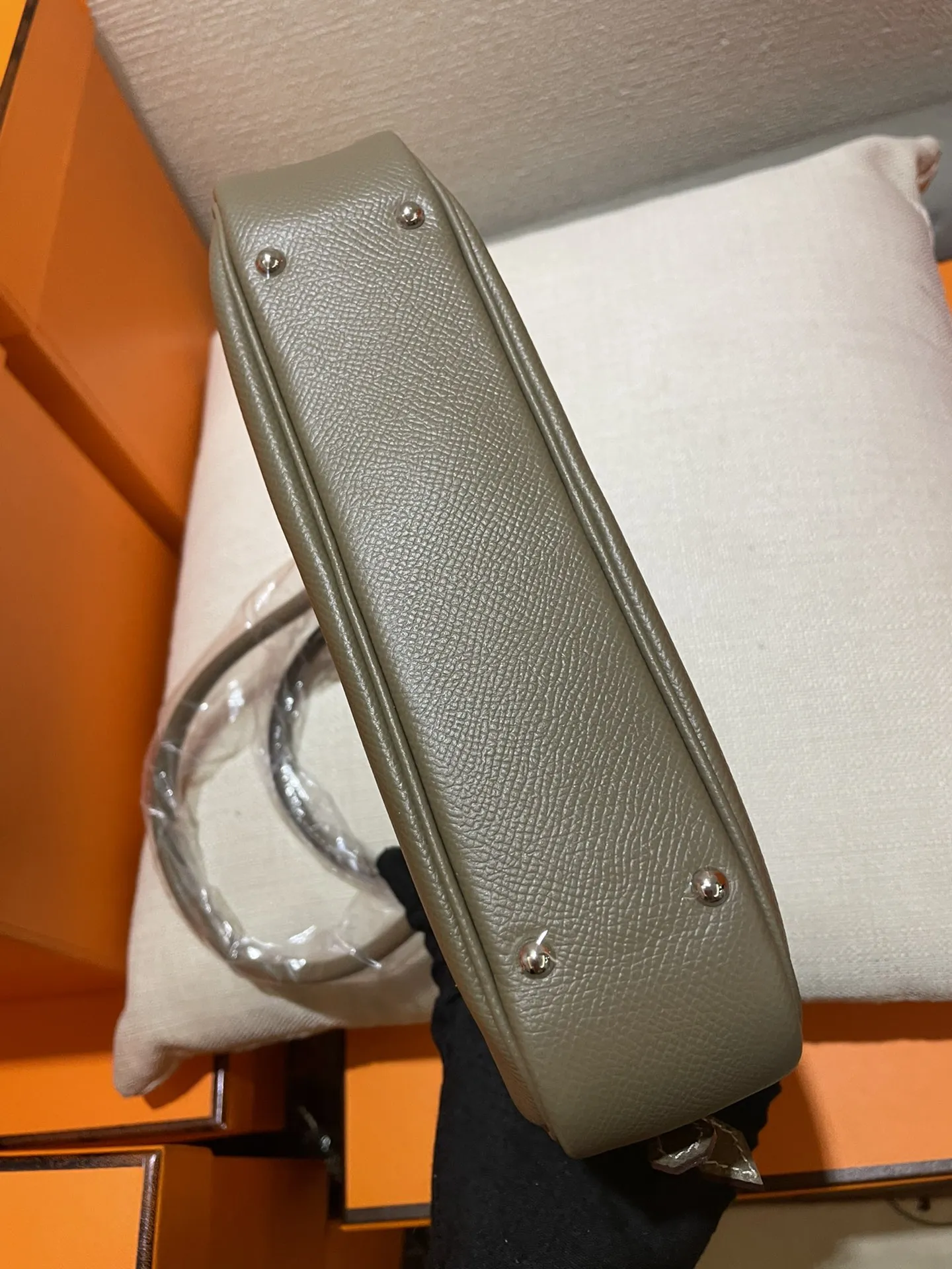 エルメスPlume mini 22中古款 大象灰ハンドバッグ - 画像 (4)