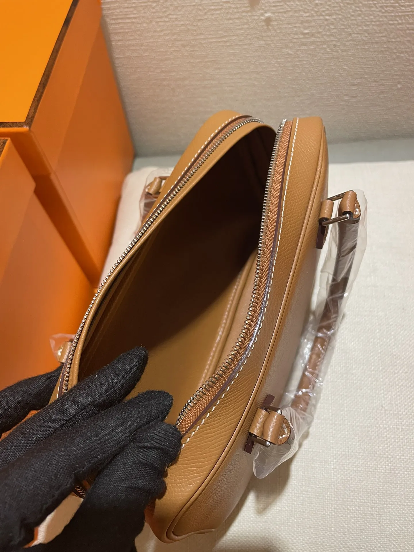 エルメス Plume mini 22 中古 金棕色 ハンドバッグ - 画像 (6)