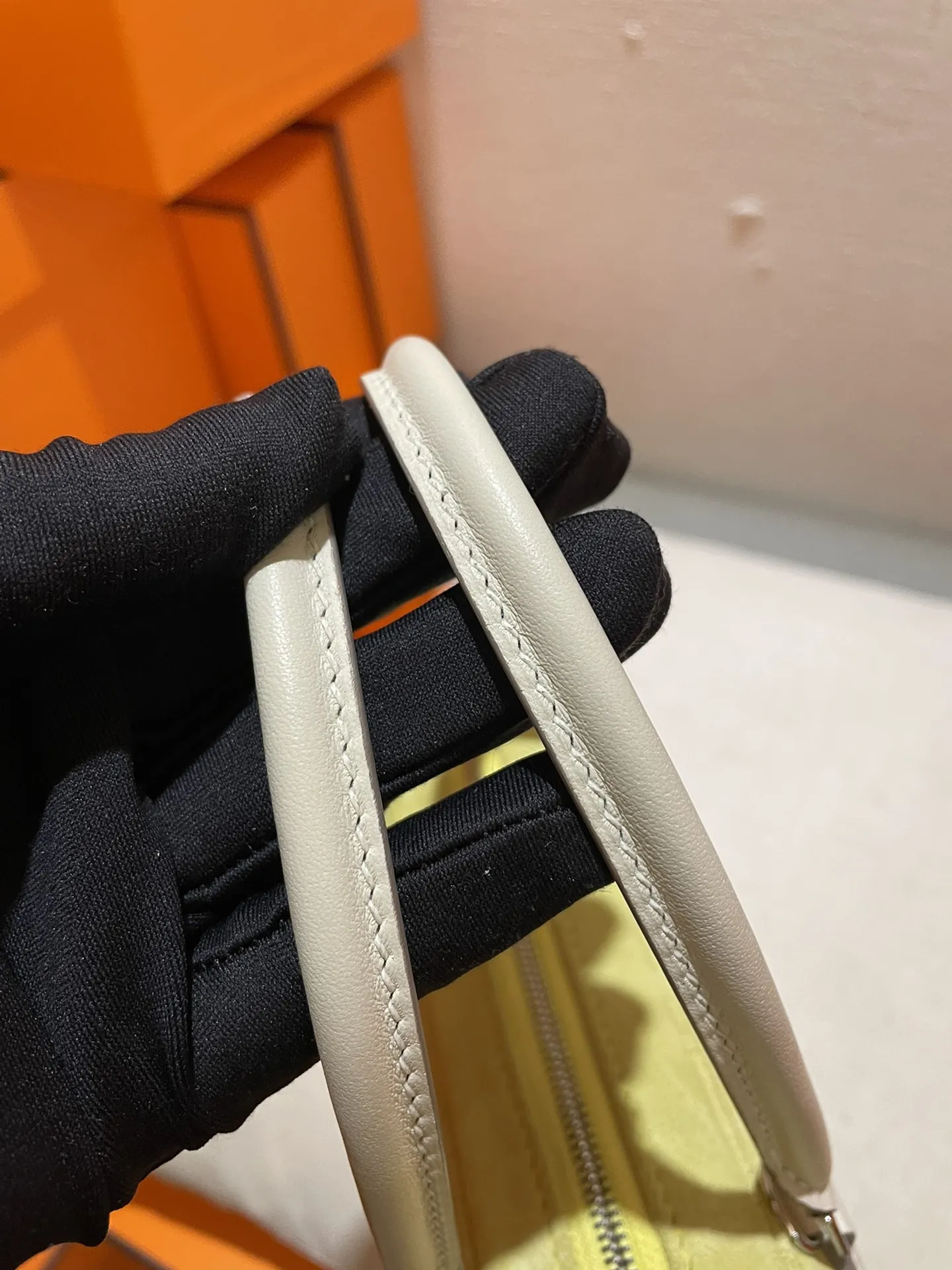 エルメス Plume mini 22 黄色と白 ミニバッグ - 画像 (4)