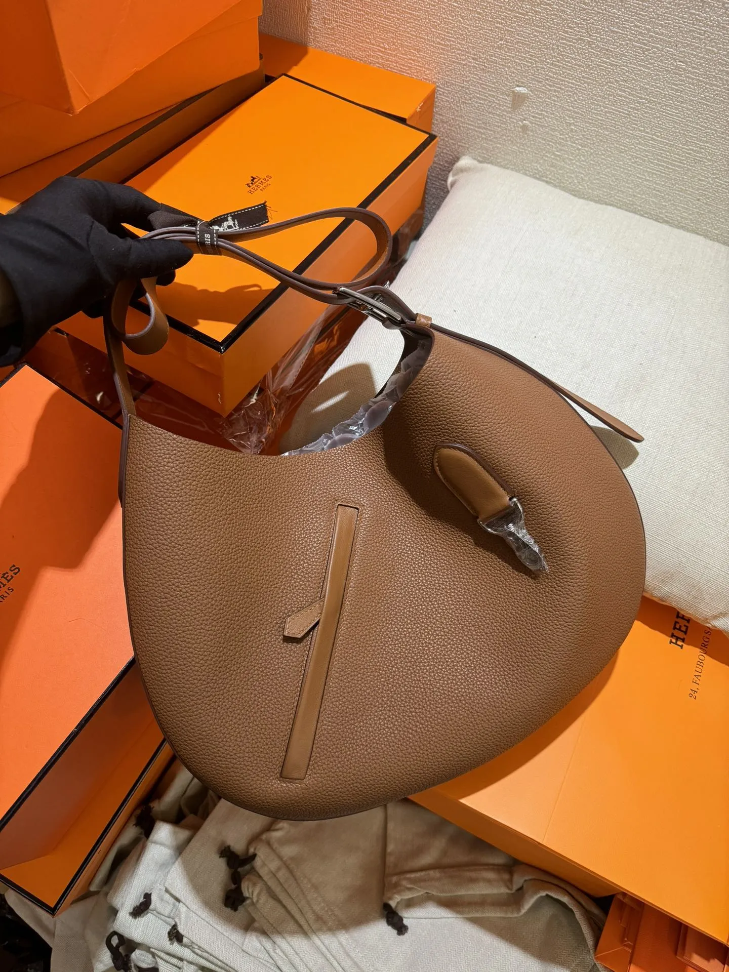 HERMES 2023春夏 タンカラーのショルダーバッグ