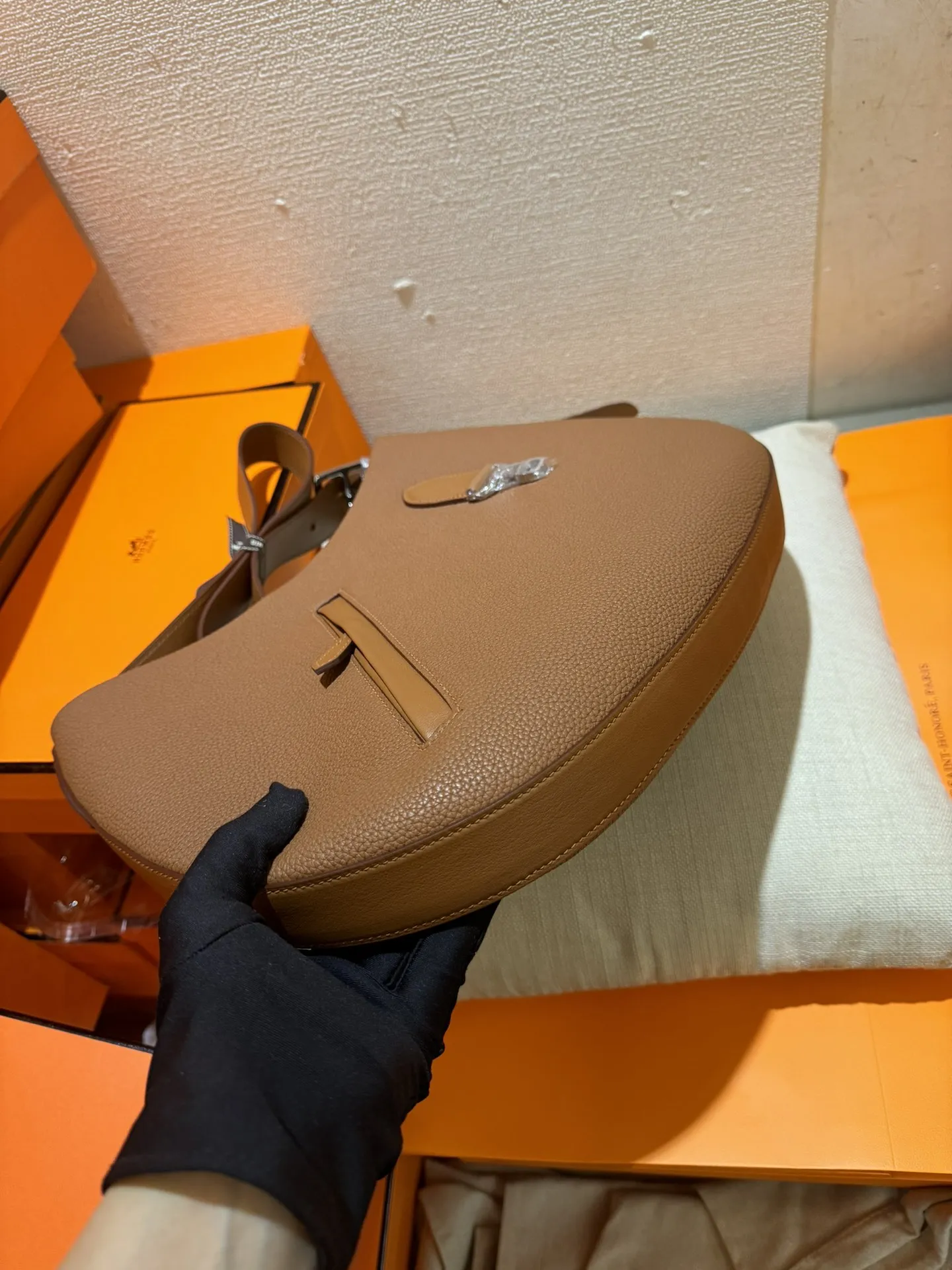 HERMES 2023春夏 タンカラーのショルダーバッグ - 画像 (4)