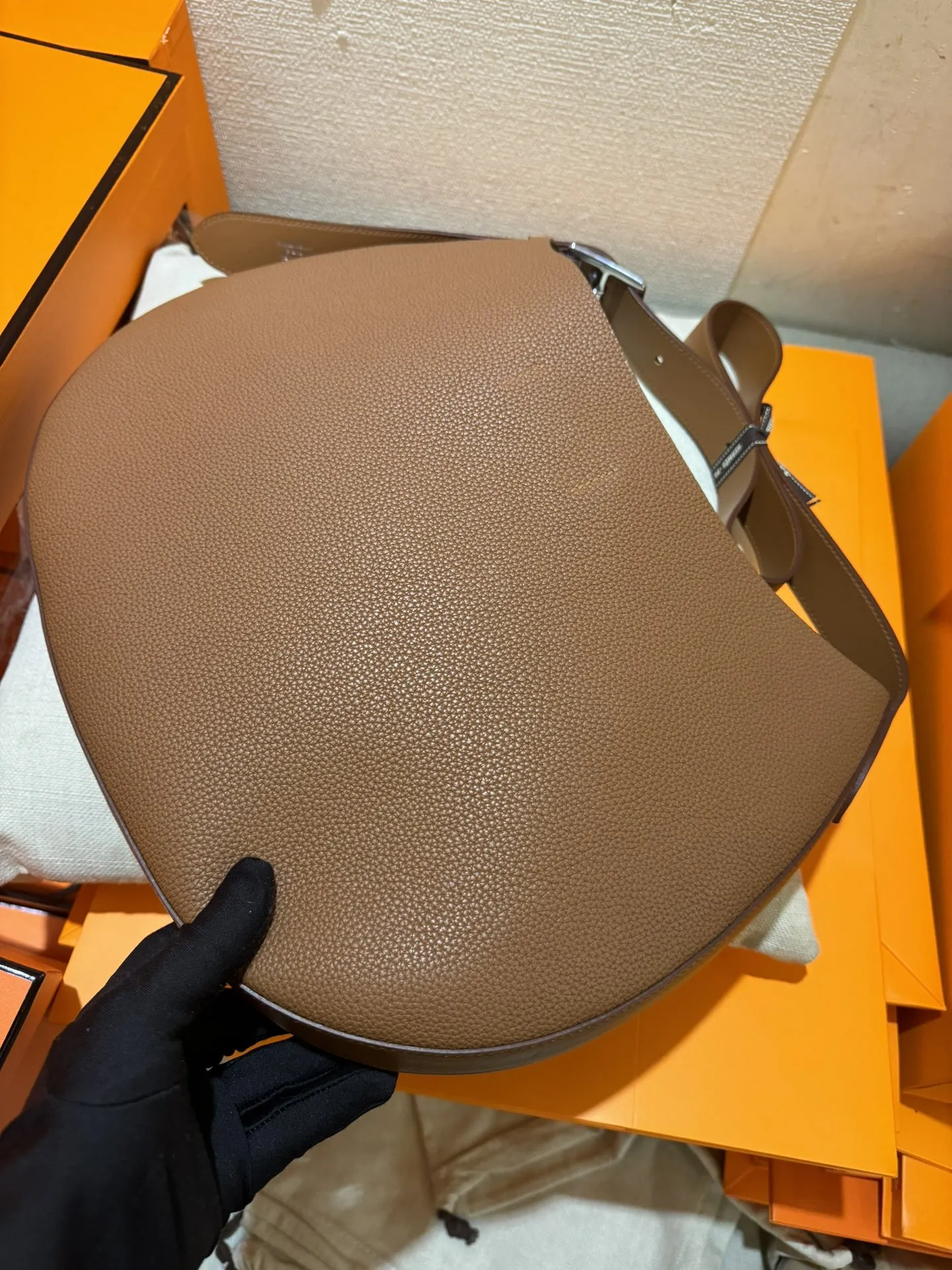 HERMES 2023春夏 タンカラーのショルダーバッグ - 画像 (5)