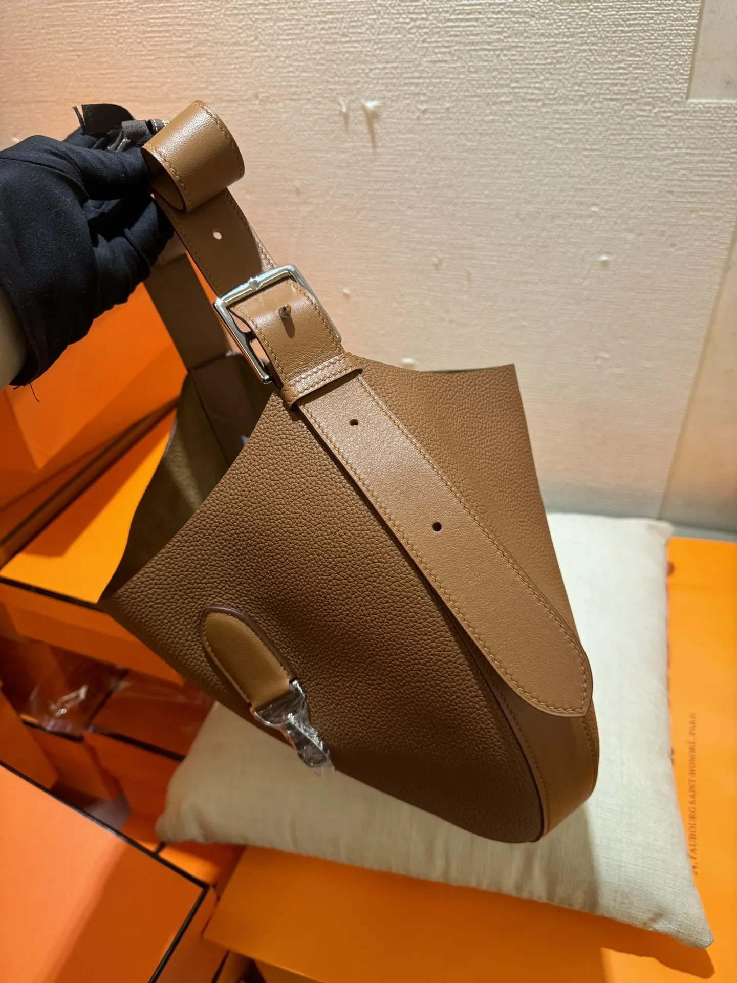 HERMES 2023春夏 タンカラーのショルダーバッグ - 画像 (7)