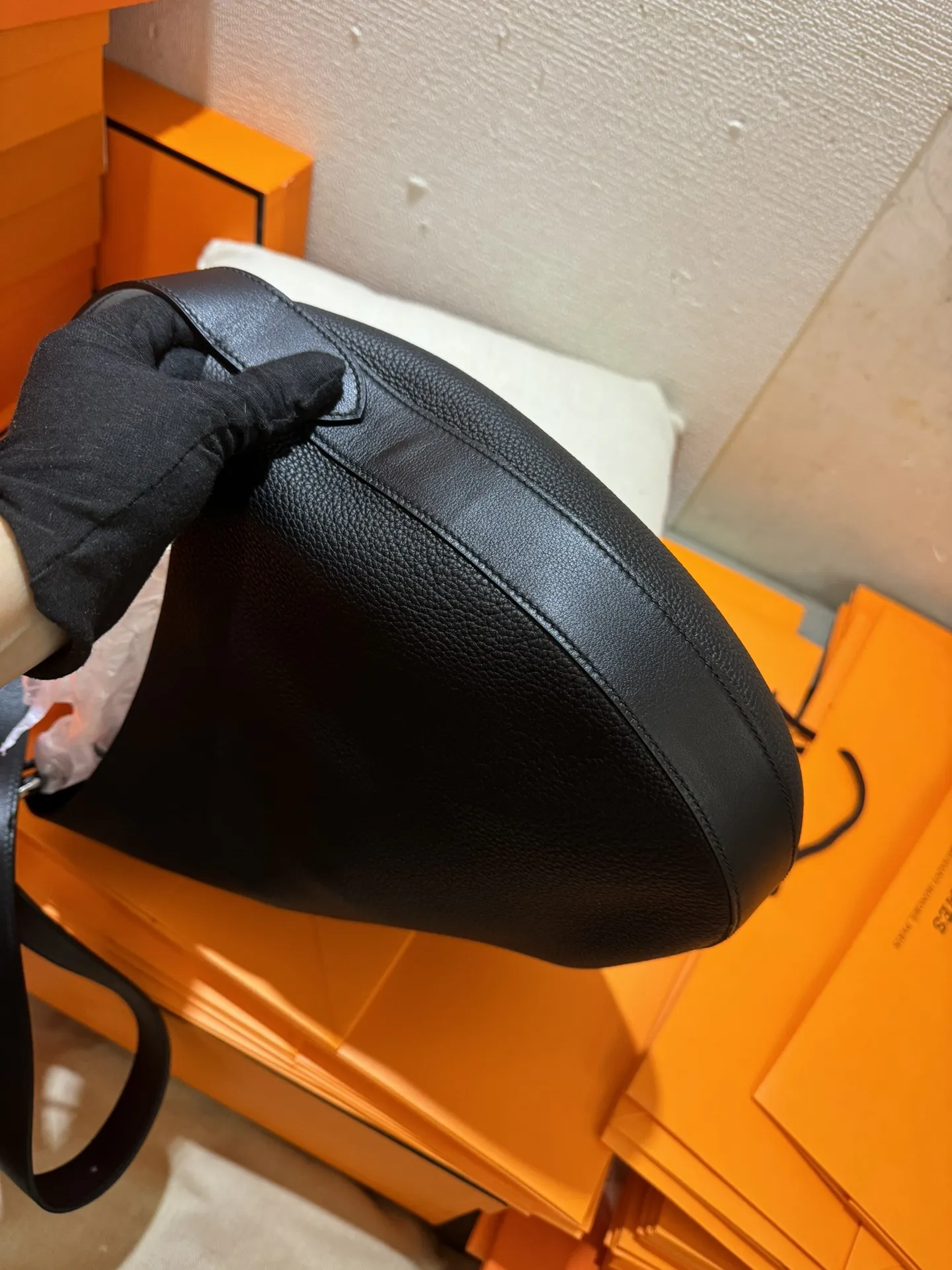 HERMES 23春夏女 黒 わきの下包み - 画像 (4)