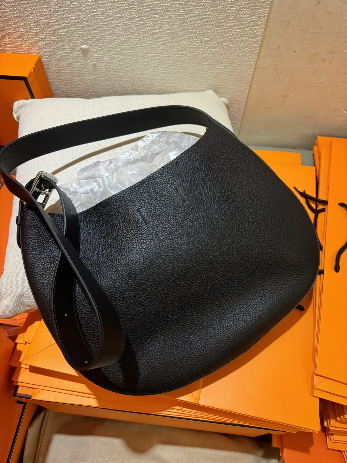 HERMES 23春夏女 黒 わきの下包み - 画像 (5)