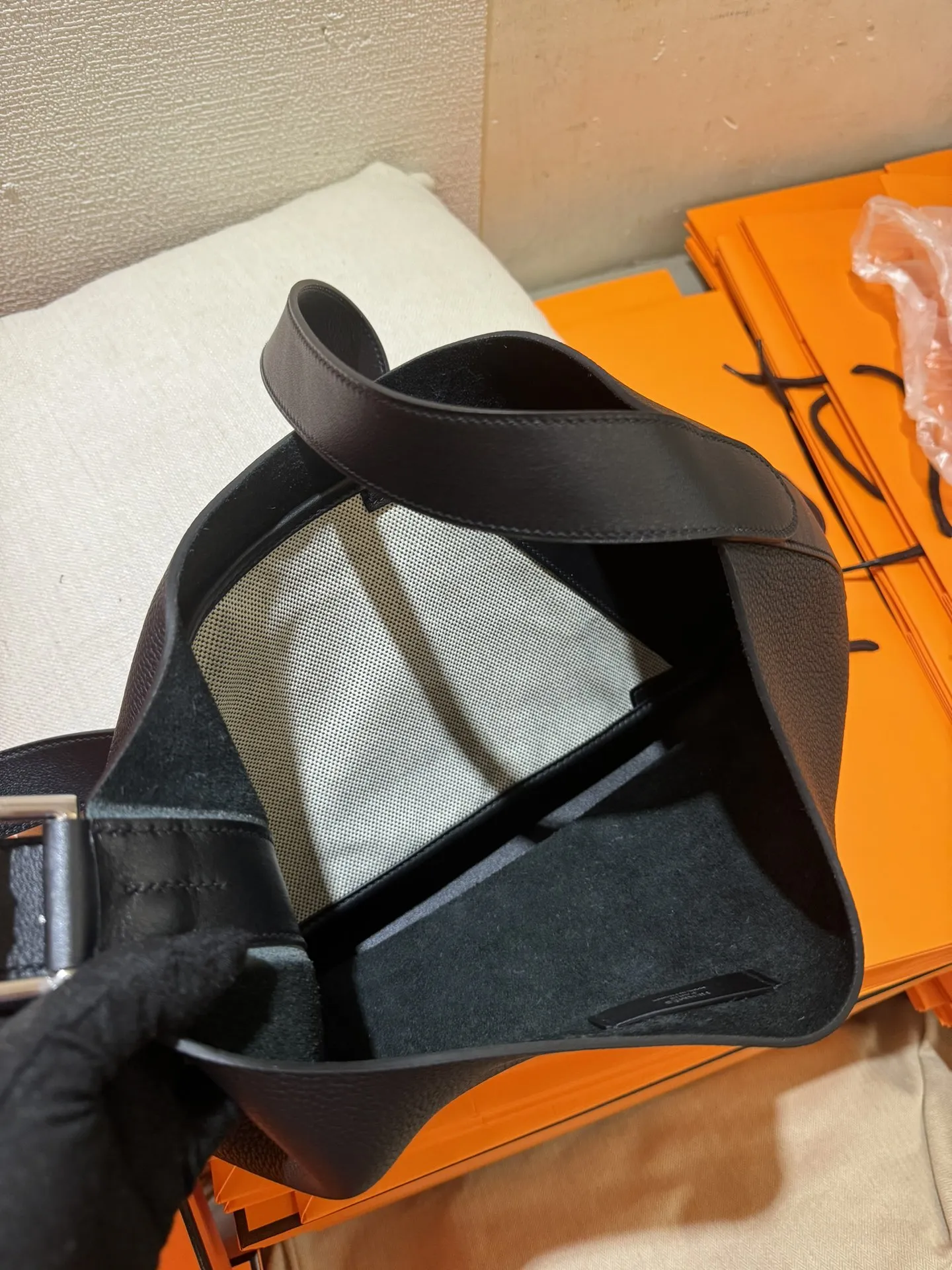 HERMES 23春夏女 黒 わきの下包み - 画像 (7)