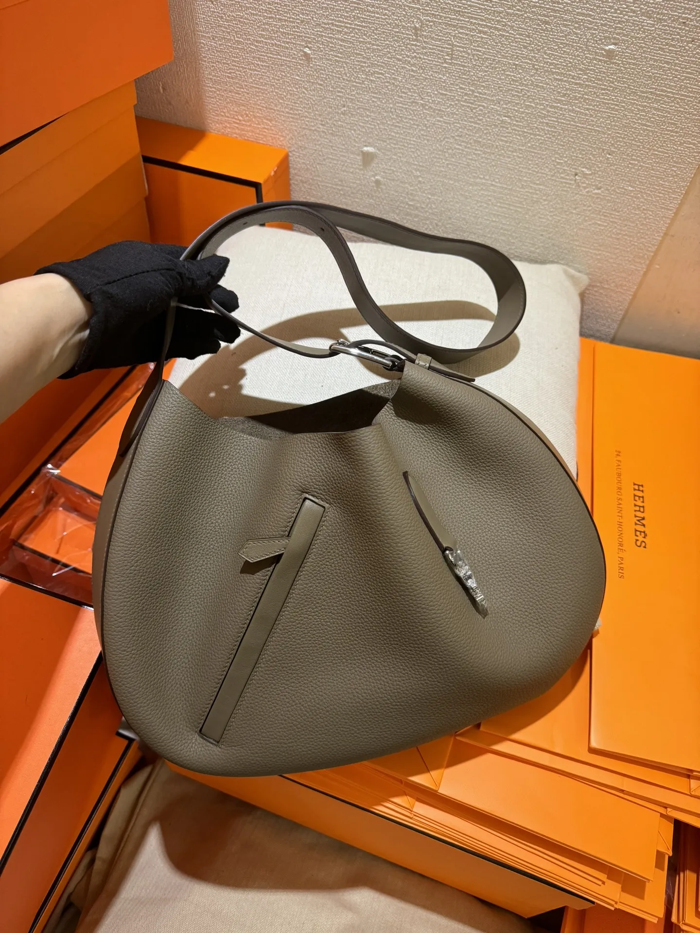 HERMES 23春夏新款 グレー 腋下バッグ