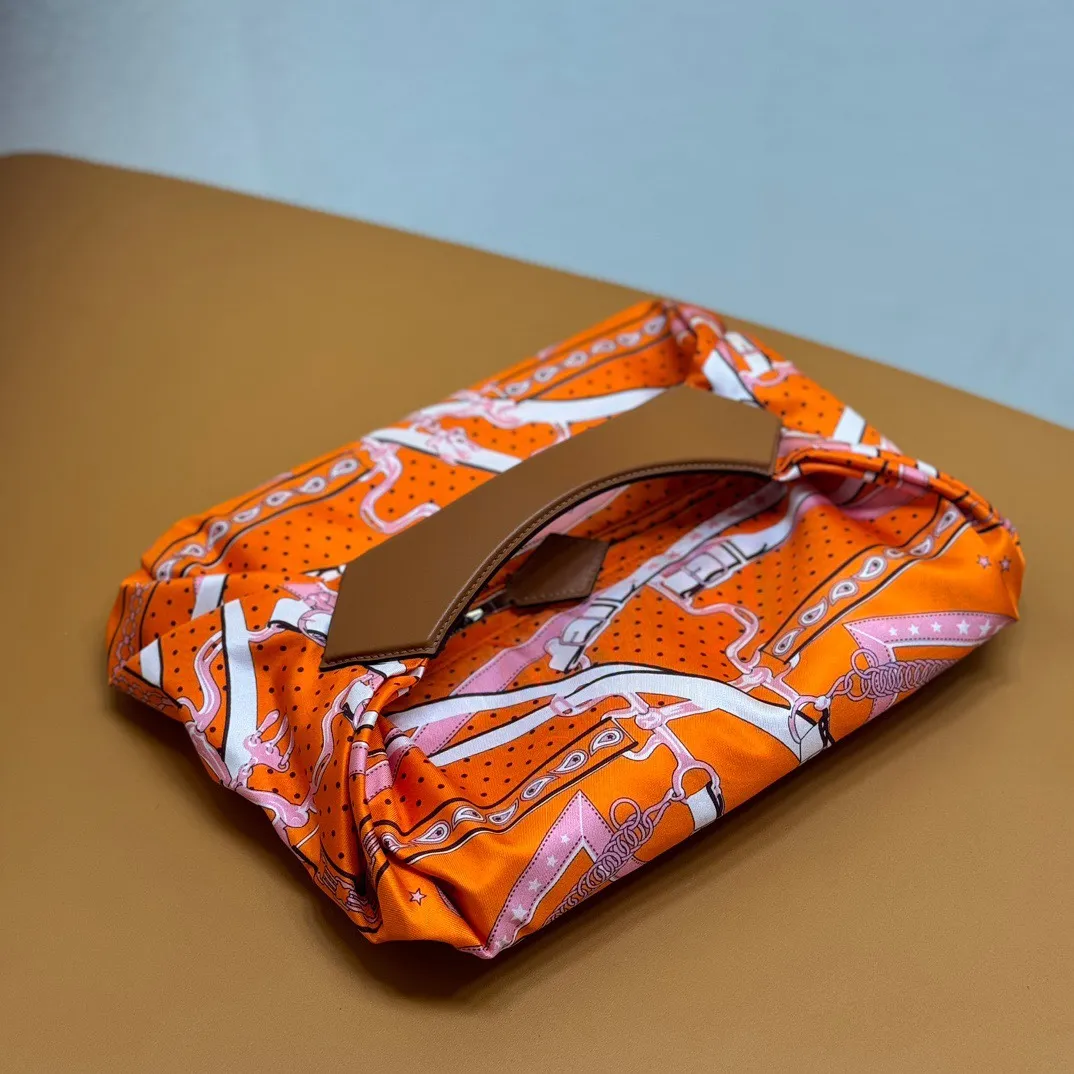 HERMÈS Balusoie オレンジ シルクスカーフバッグ - 画像 (3)