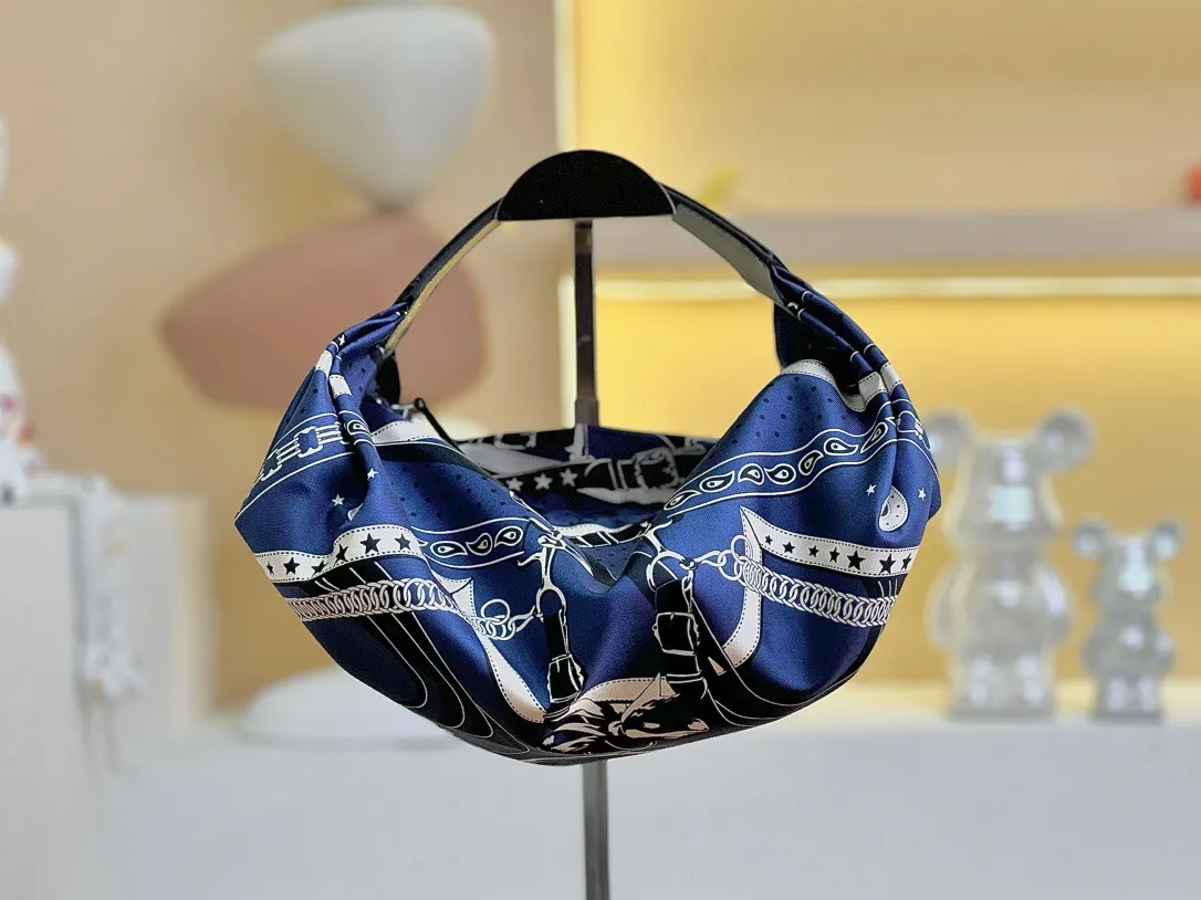 エルメス Balusoie バッグ ブルー シルク柄