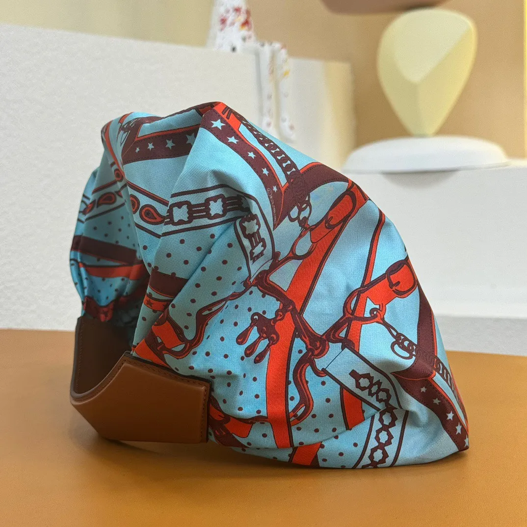 HERMÈS Balusoie シルクスカーフバッグ ブルー柄 - 画像 (9)