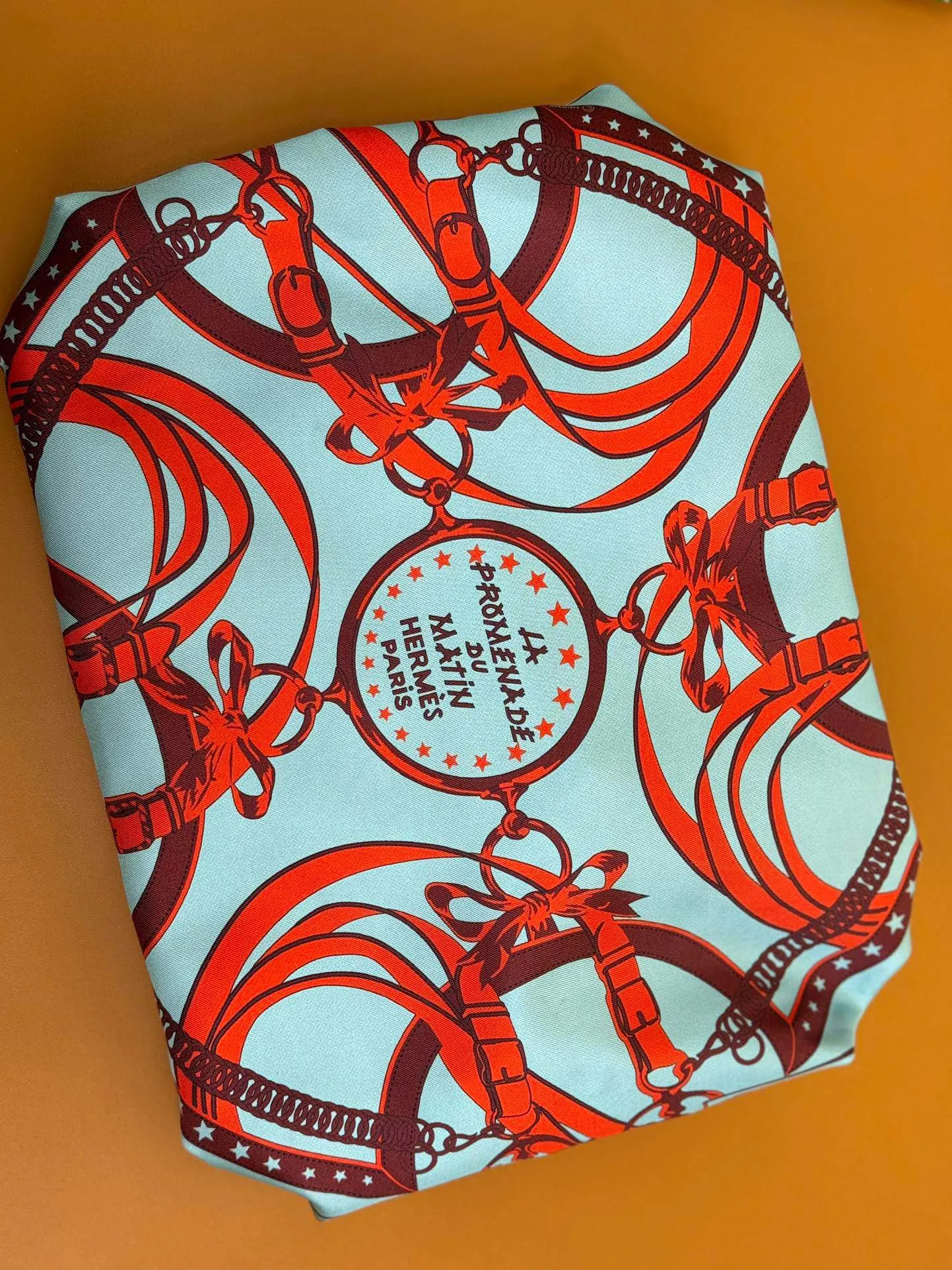 HERMÈS Balusoie シルクスカーフバッグ ブルー柄 - 画像 (10)