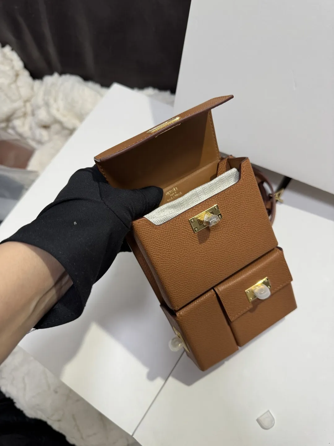 エルメス2024春夏KellyMultiPocketToGo茶色ハンドバッグ - 画像 (7)