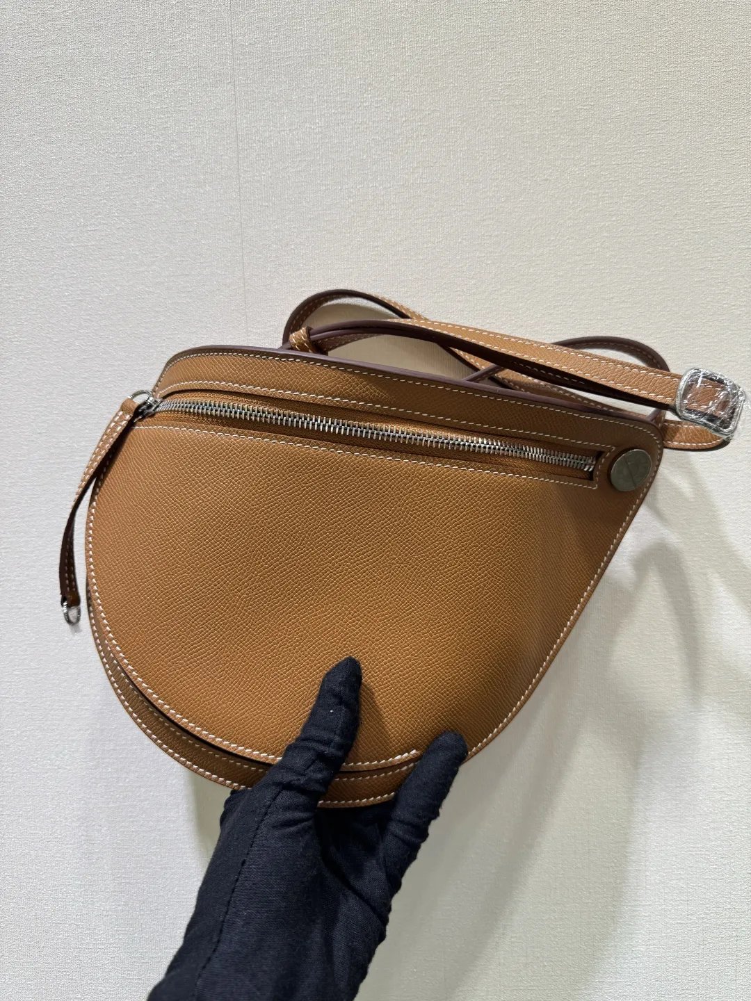 HERMÈS Petite Course 鞄 茶色 Epsom小牛皮 - 画像 (3)