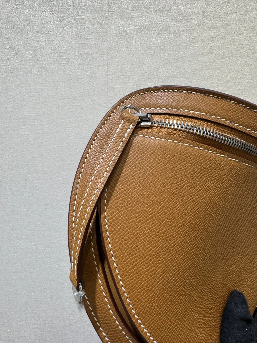 HERMÈS Petite Course 鞄 茶色 Epsom小牛皮 - 画像 (5)