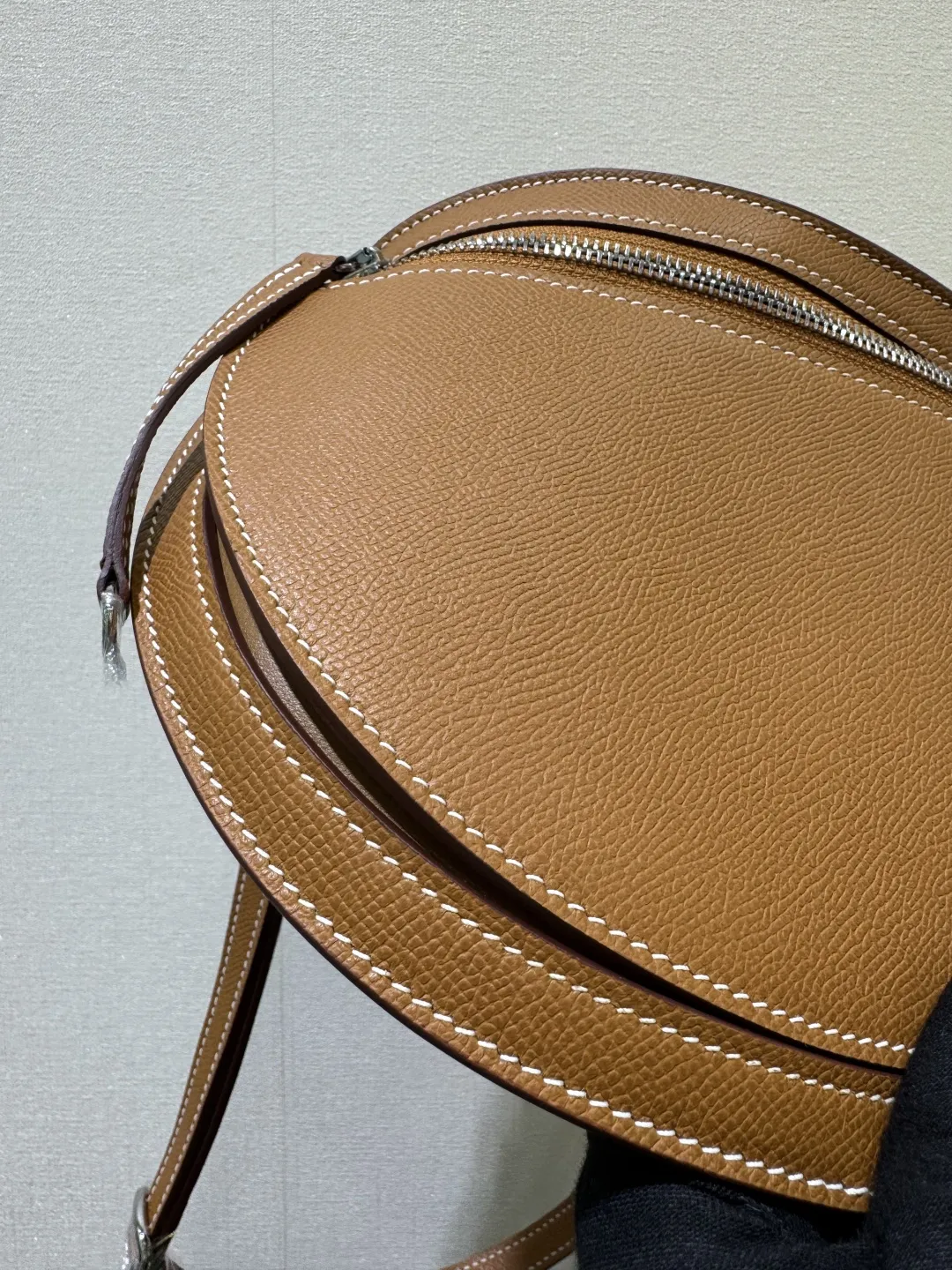 HERMÈS Petite Course 鞄 茶色 Epsom小牛皮 - 画像 (6)