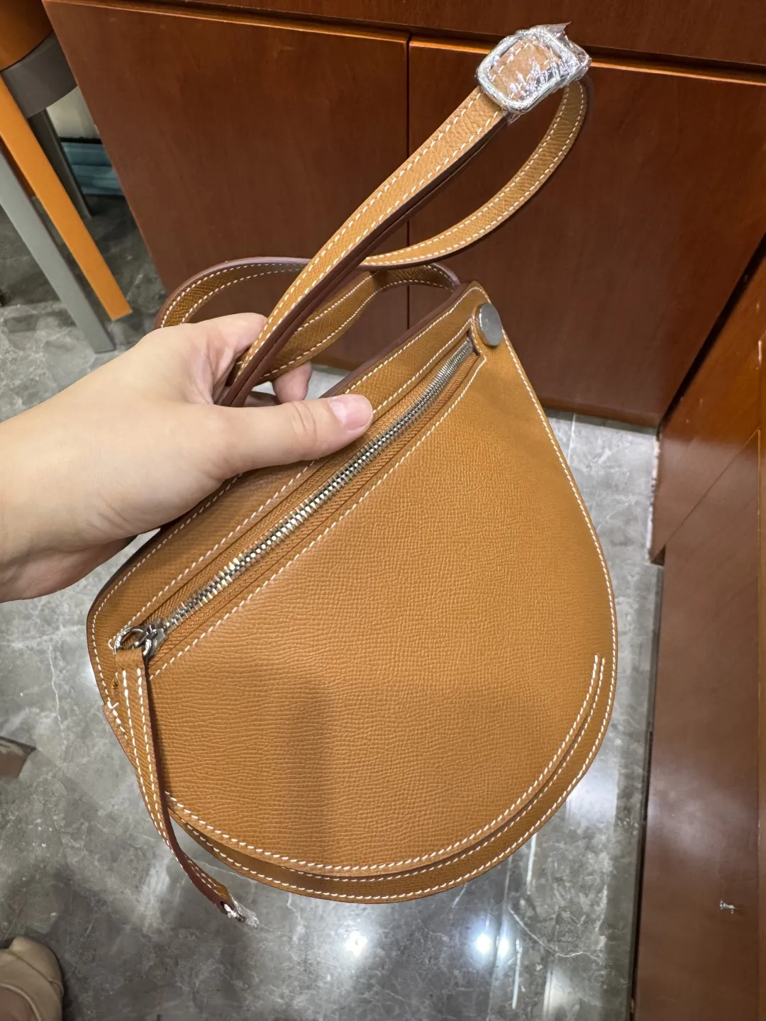 HERMÈS Petite Course 鞄 茶色 Epsom小牛皮 - 画像 (10)