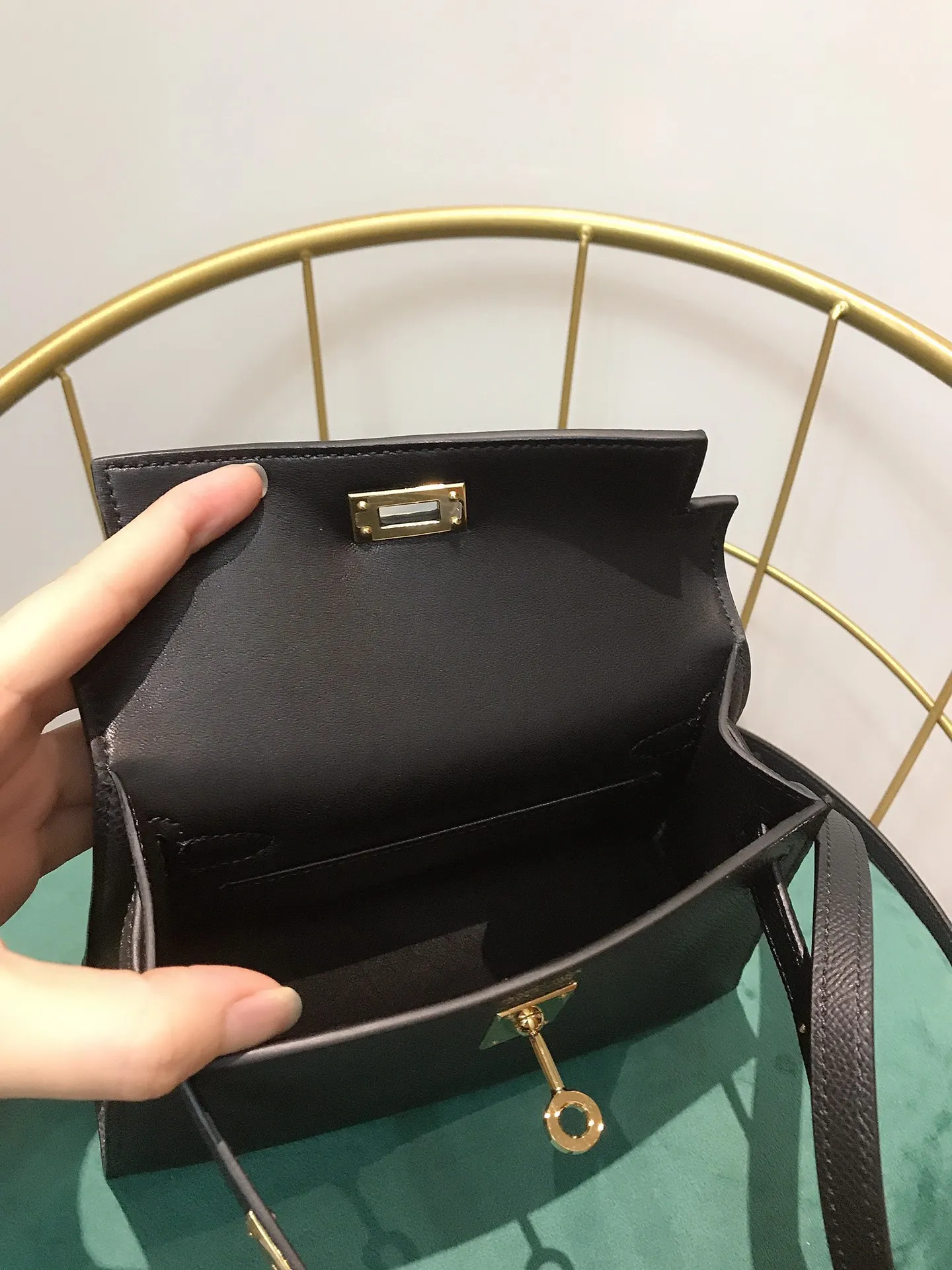HERMES Kelly Mini 2nd ブラック バッグ - 画像 (10)