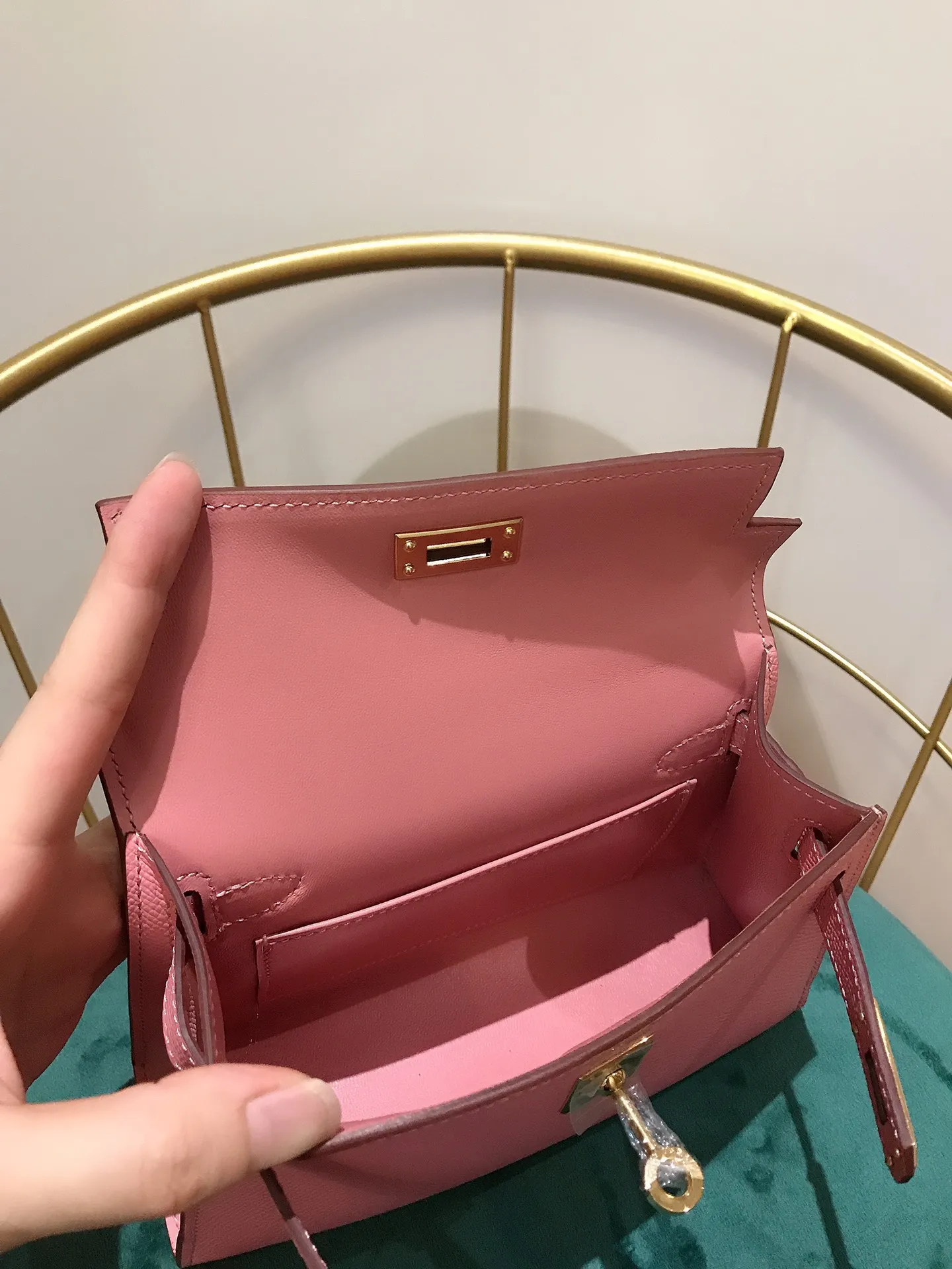 HERMÈS Kelly Mini 2代 ピンク ショルダーバッグ - 画像 (8)