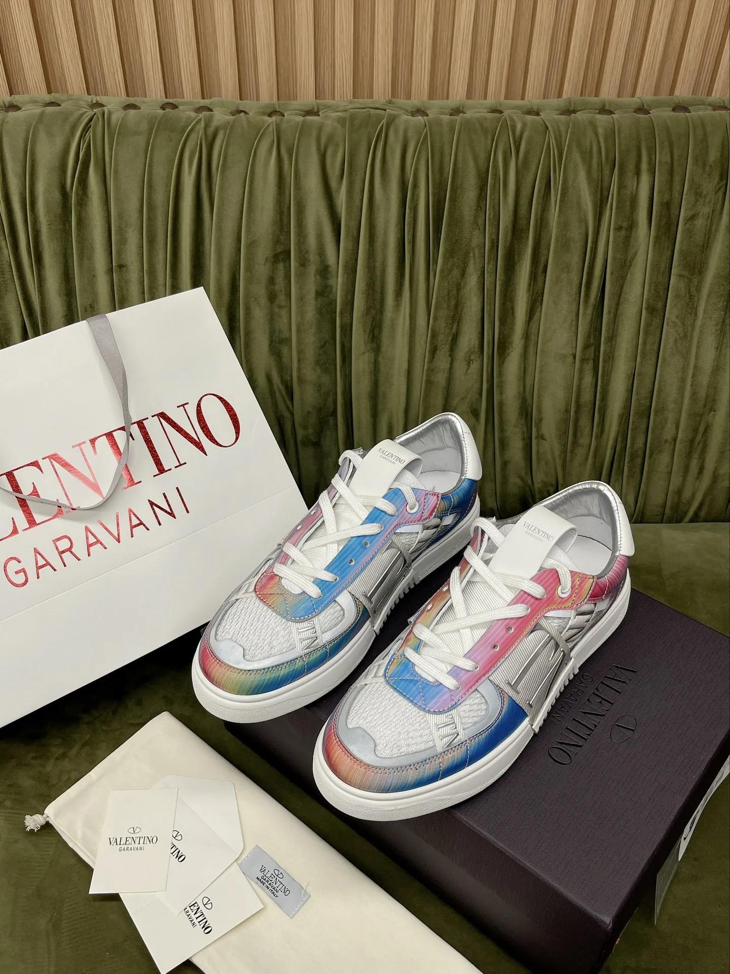 VALENTINO GARAVANI カラフルレーザースニーカー - 画像 (3)