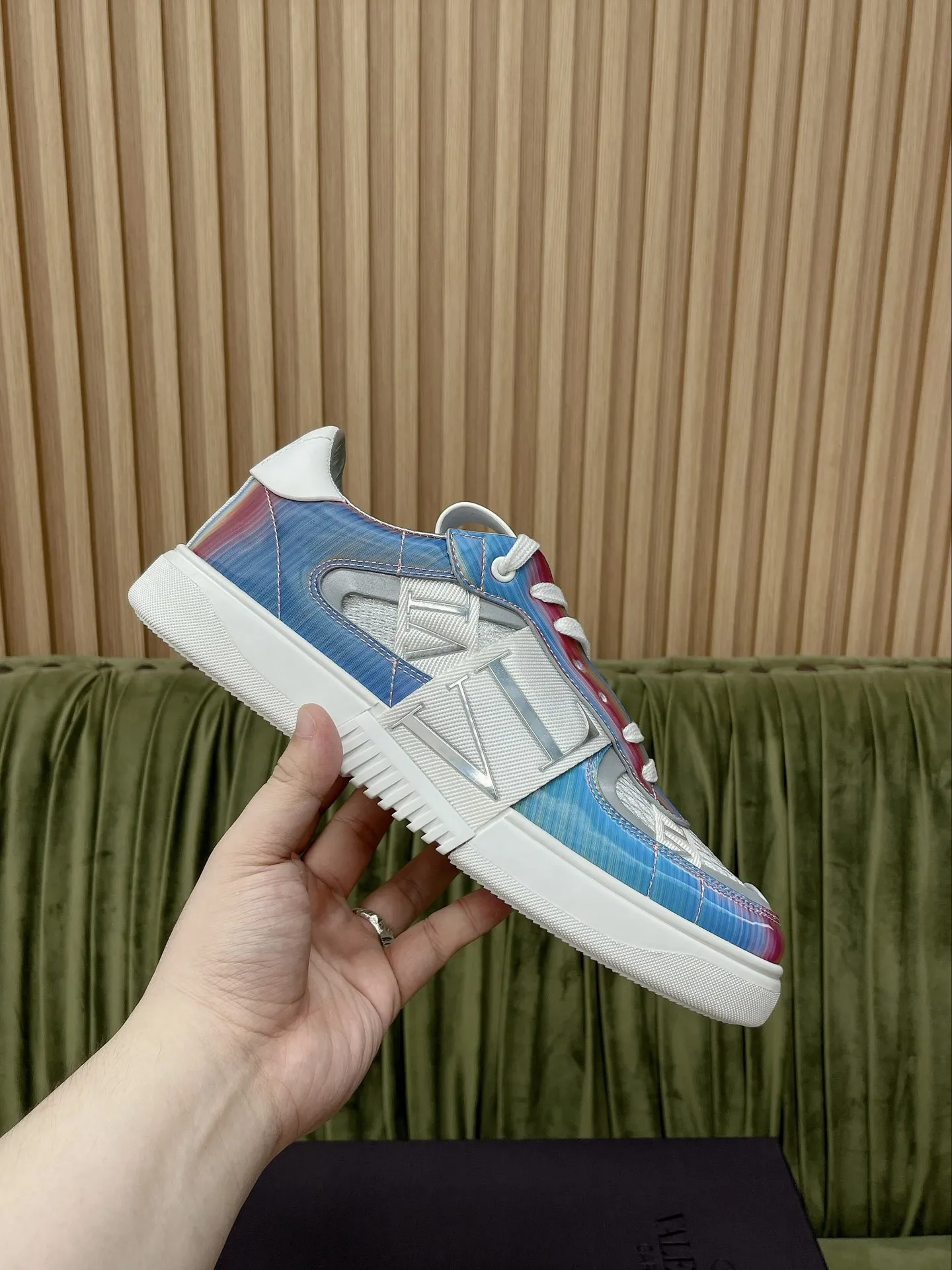 VALENTINO GARAVANI カラフルレーザースニーカー - 画像 (6)