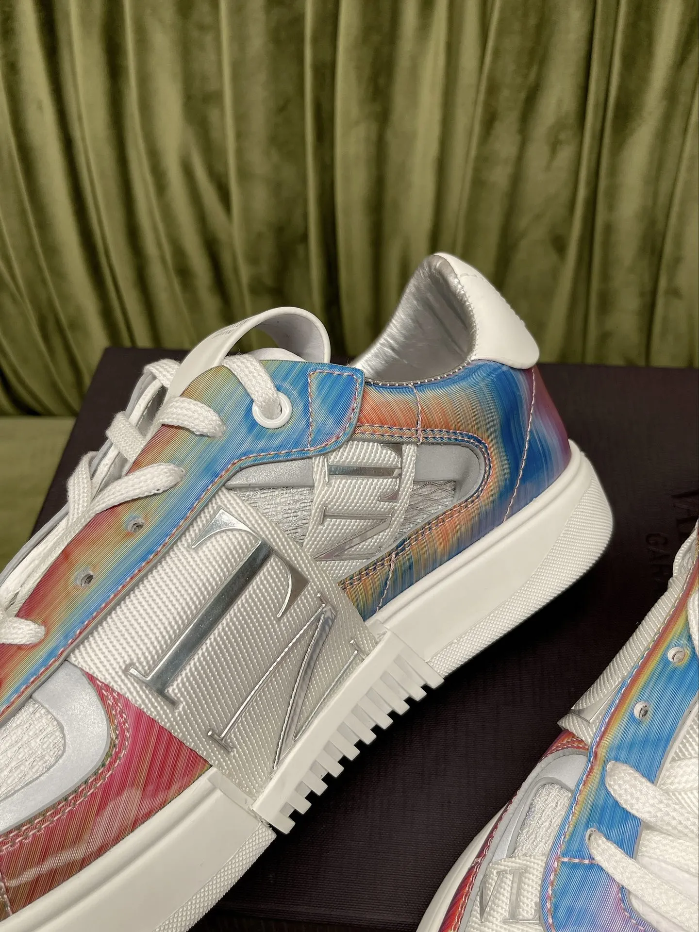 VALENTINO GARAVANI カラフルレーザースニーカー - 画像 (7)