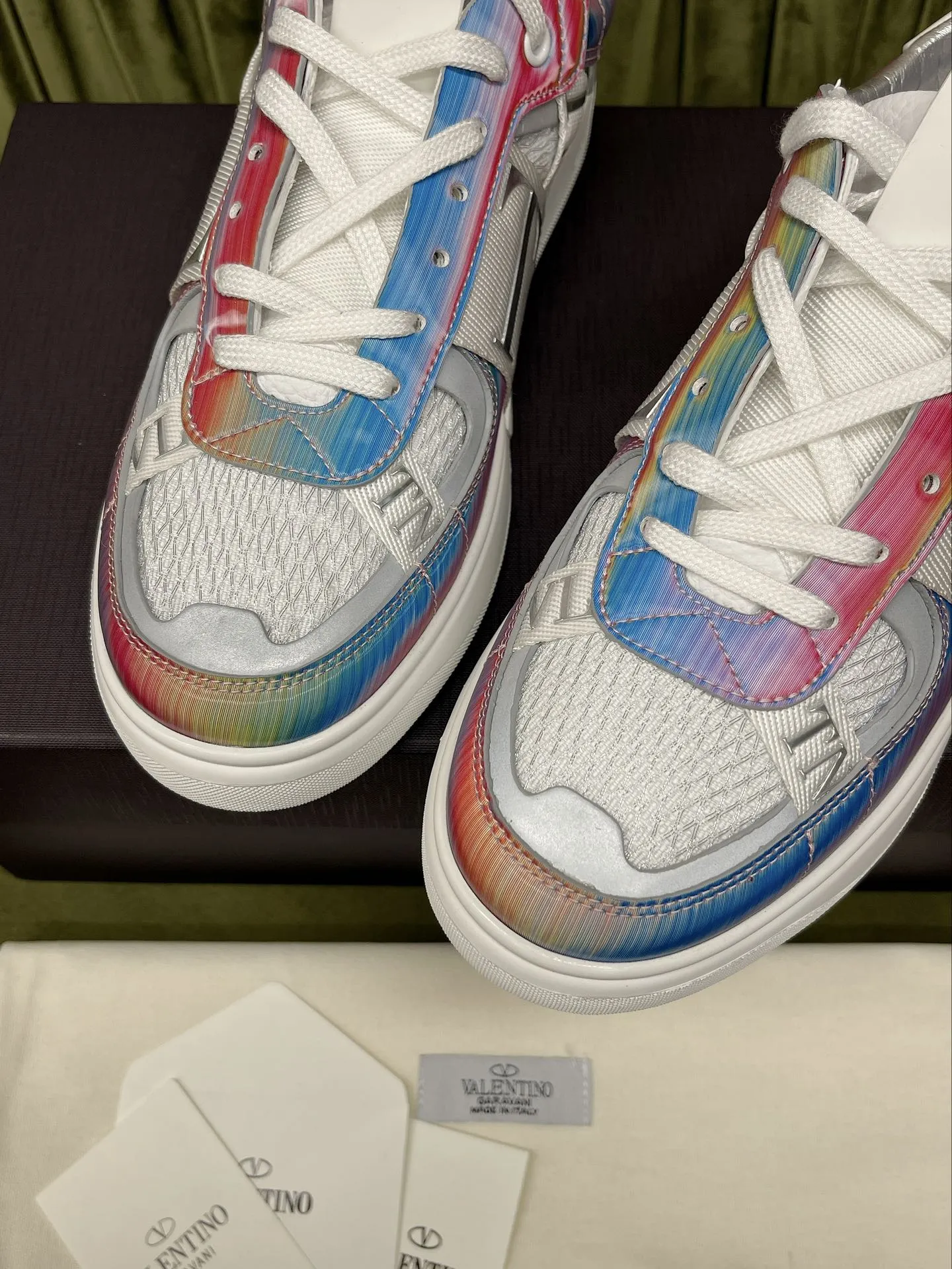 VALENTINO GARAVANI カラフルレーザースニーカー - 画像 (8)