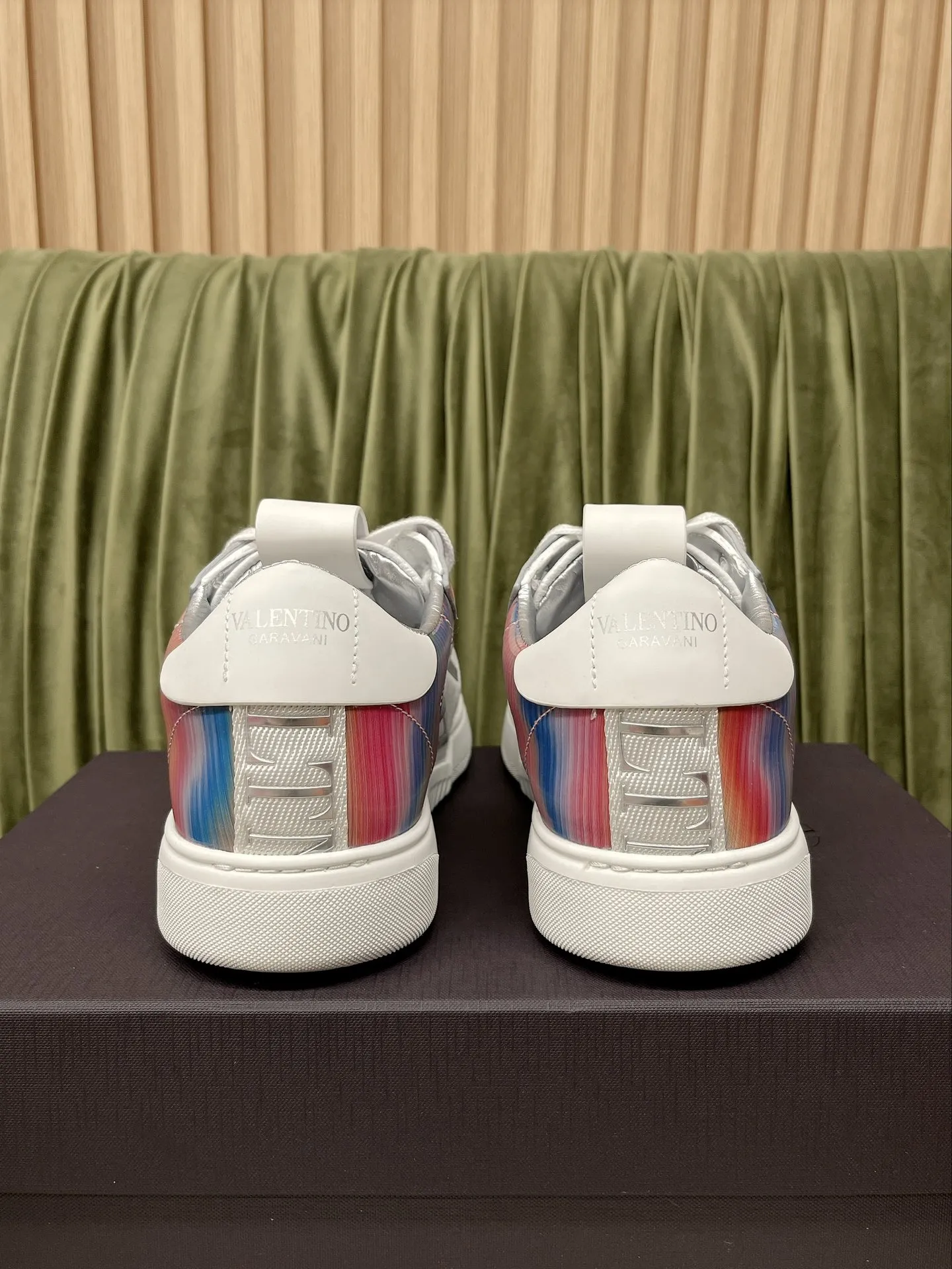 VALENTINO GARAVANI カラフルレーザースニーカー - 画像 (9)