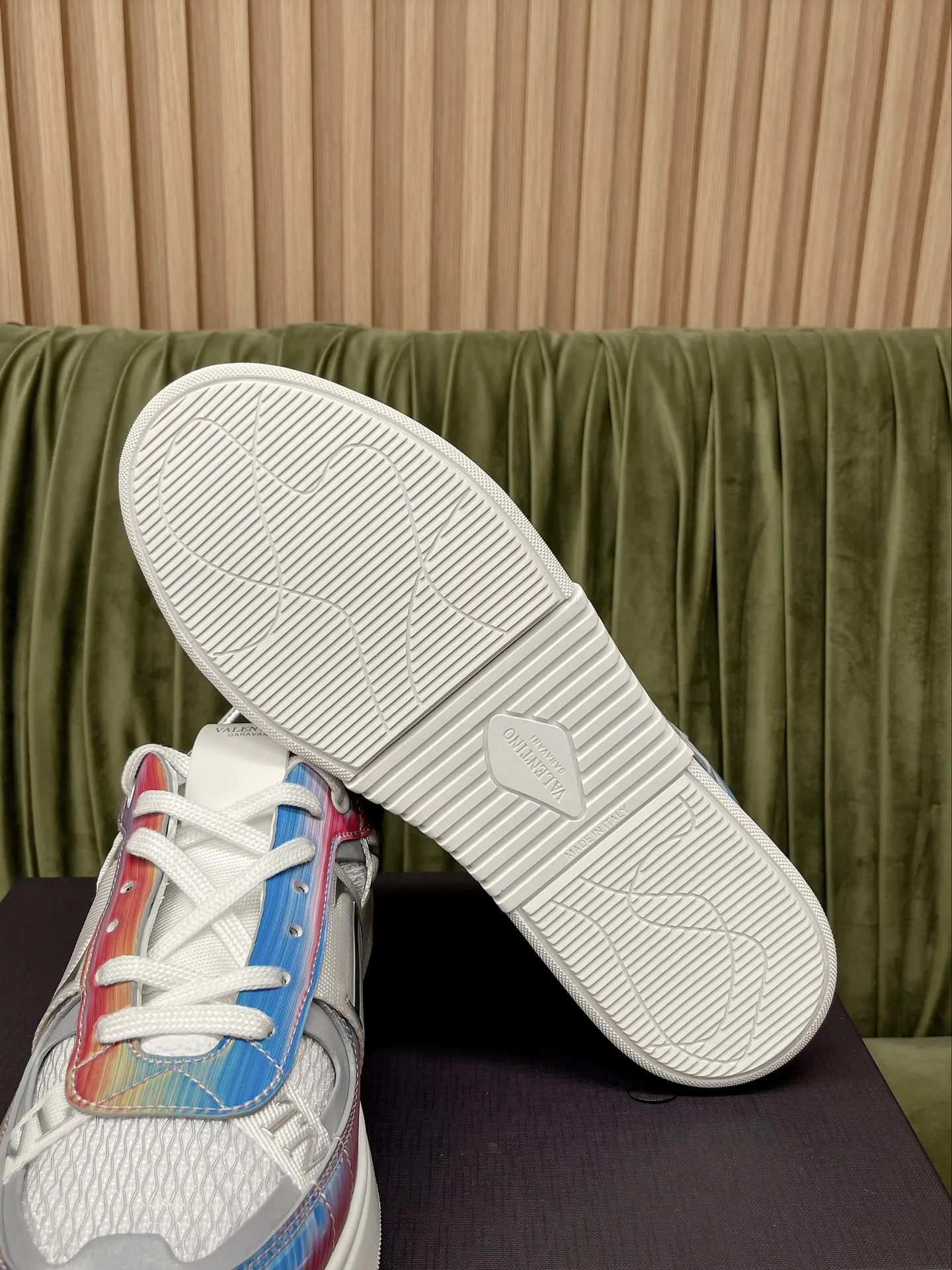 VALENTINO GARAVANI カラフルレーザースニーカー - 画像 (10)