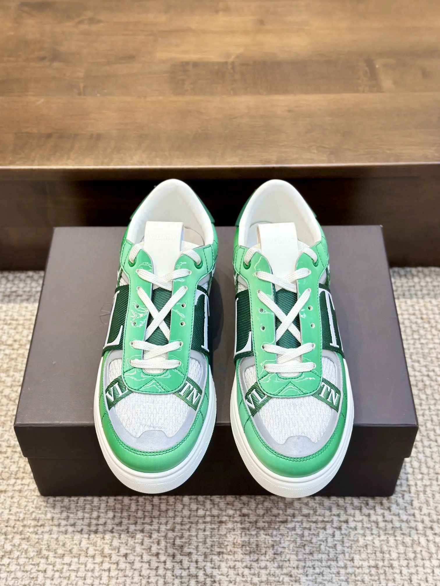 VALENTINOガレージグリーンカモスニーカー - 画像 (3)