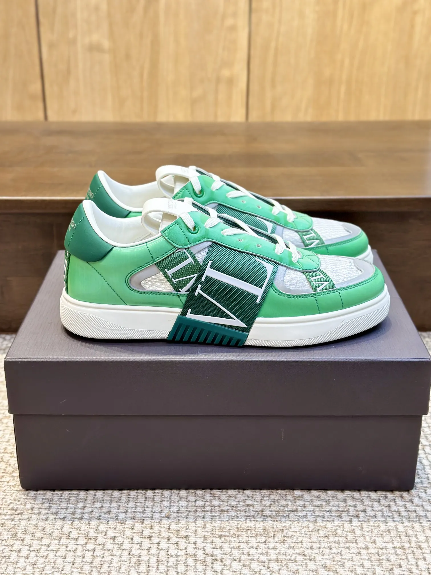 VALENTINOガレージグリーンカモスニーカー - 画像 (4)