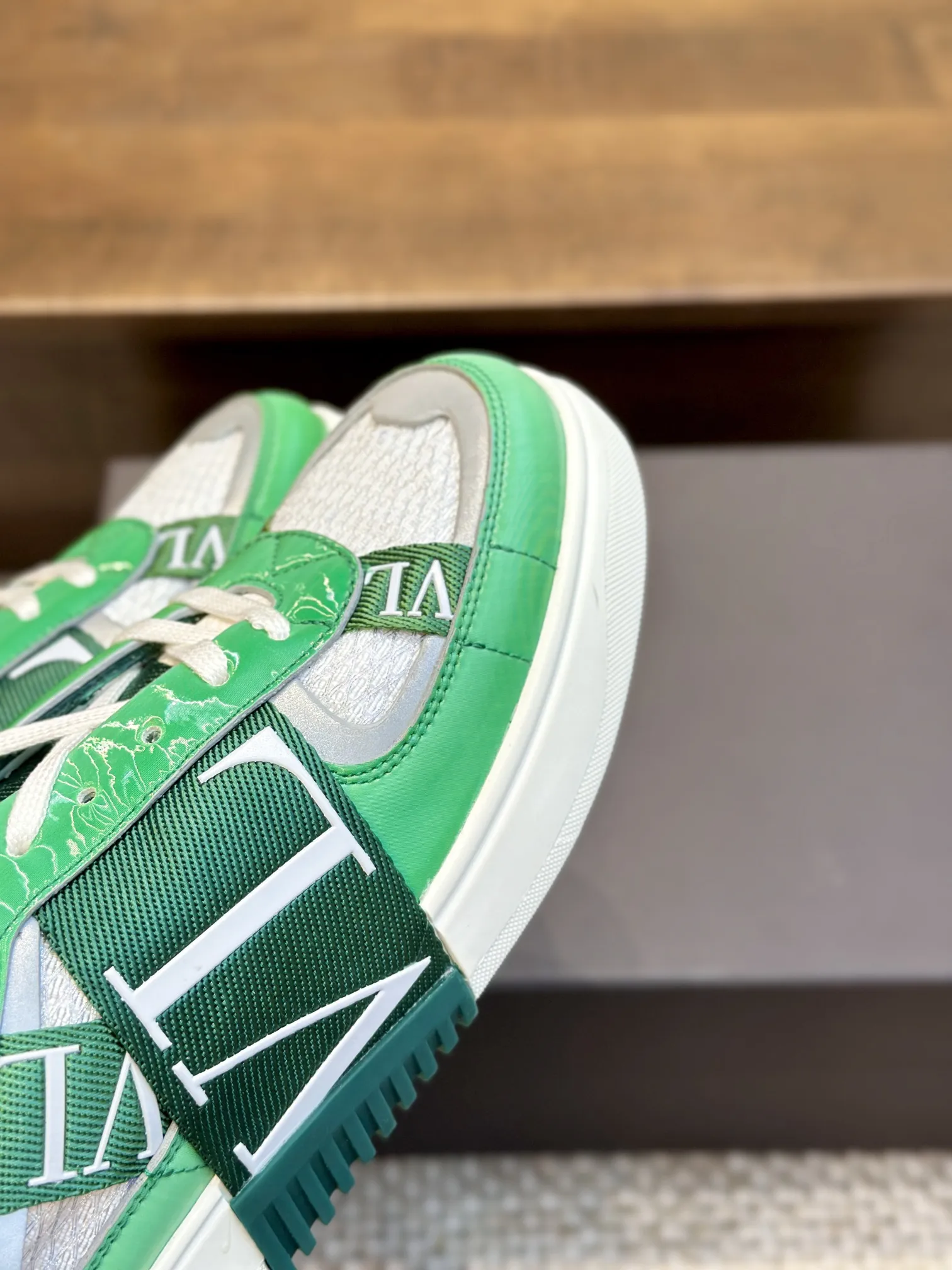 VALENTINOガレージグリーンカモスニーカー - 画像 (5)