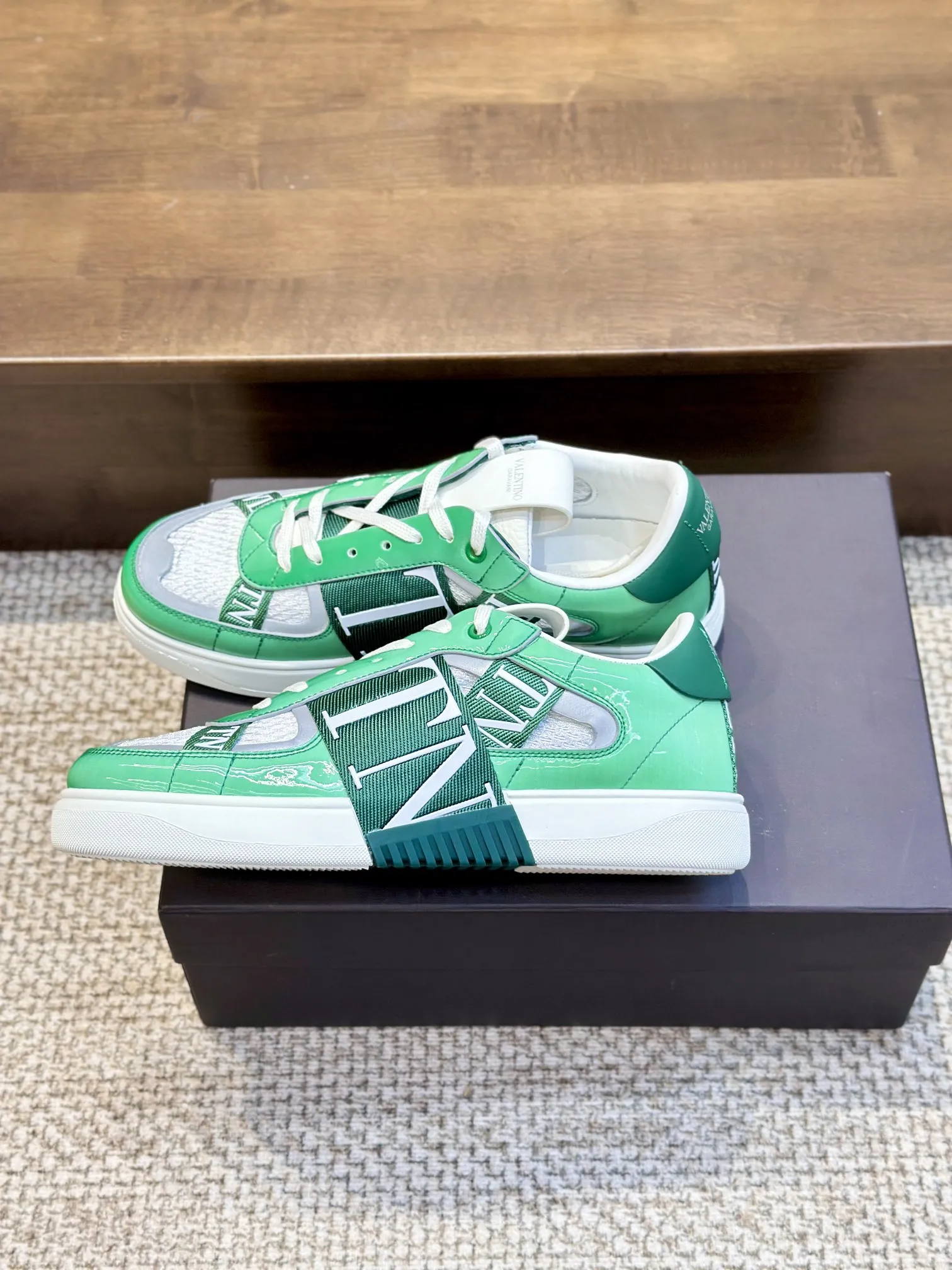 VALENTINOガレージグリーンカモスニーカー - 画像 (6)