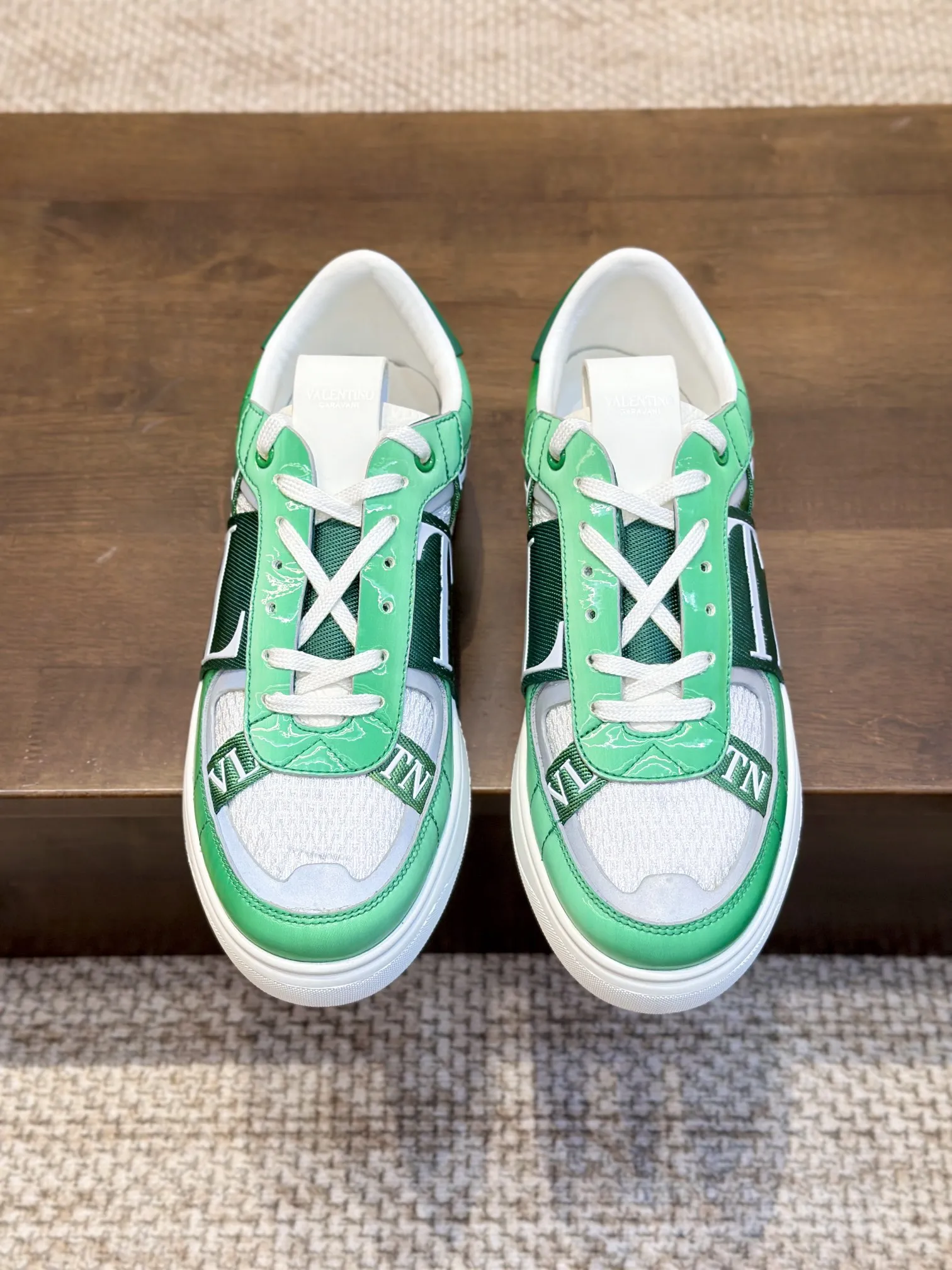 VALENTINOガレージグリーンカモスニーカー - 画像 (9)