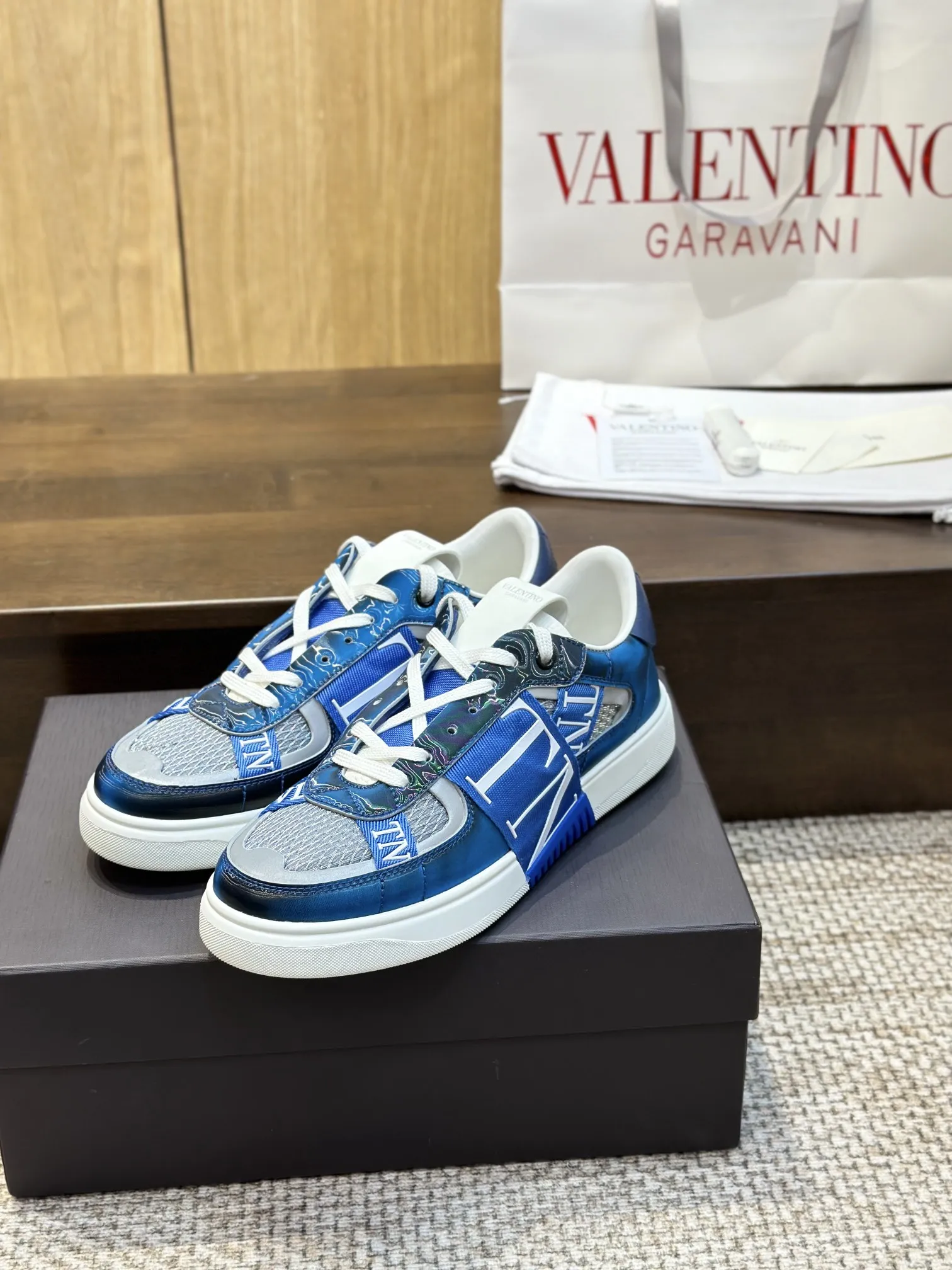 VALENTINOブルーレーザースニーカー - 画像 (7)