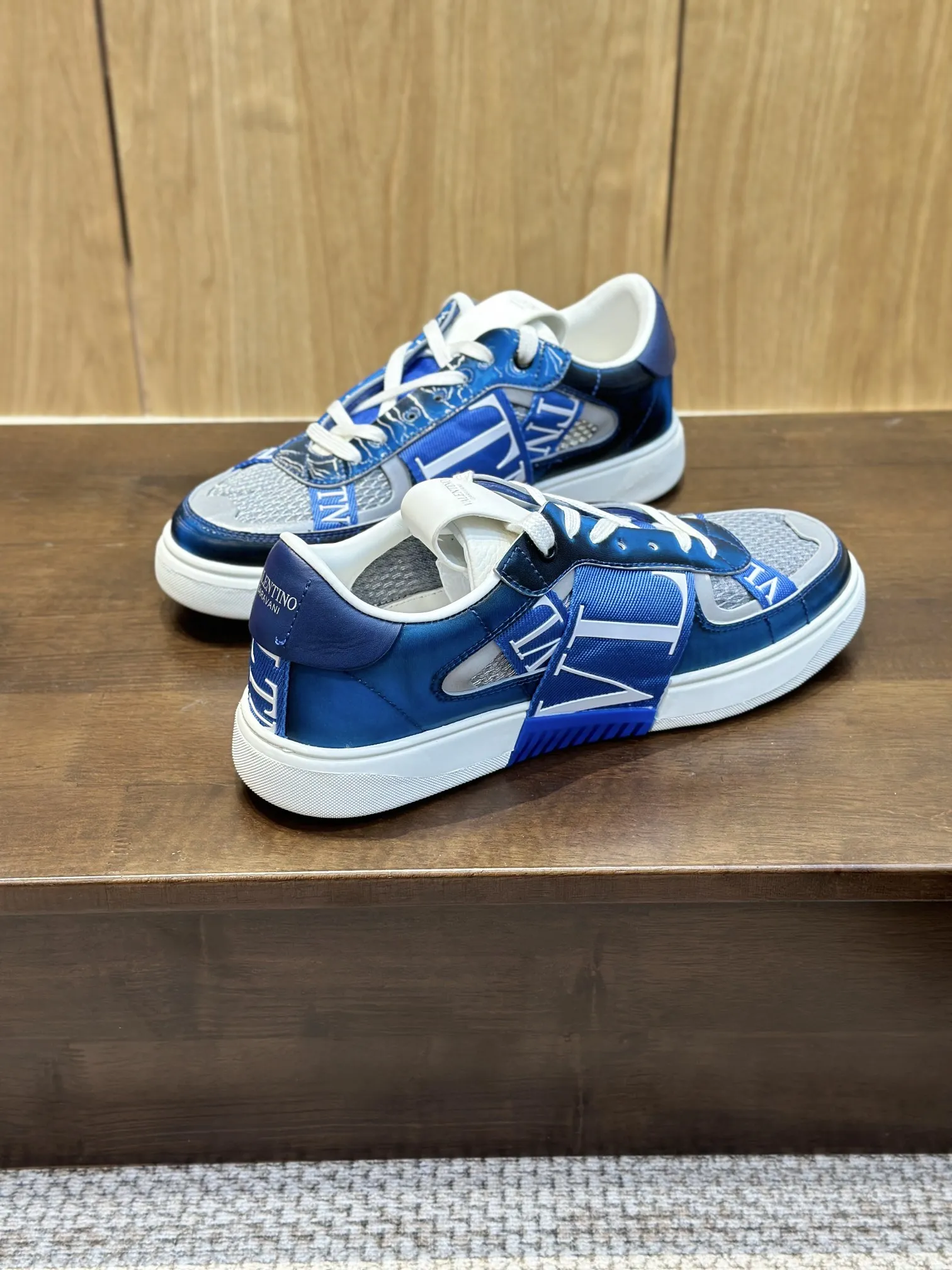 VALENTINOブルーレーザースニーカー - 画像 (9)