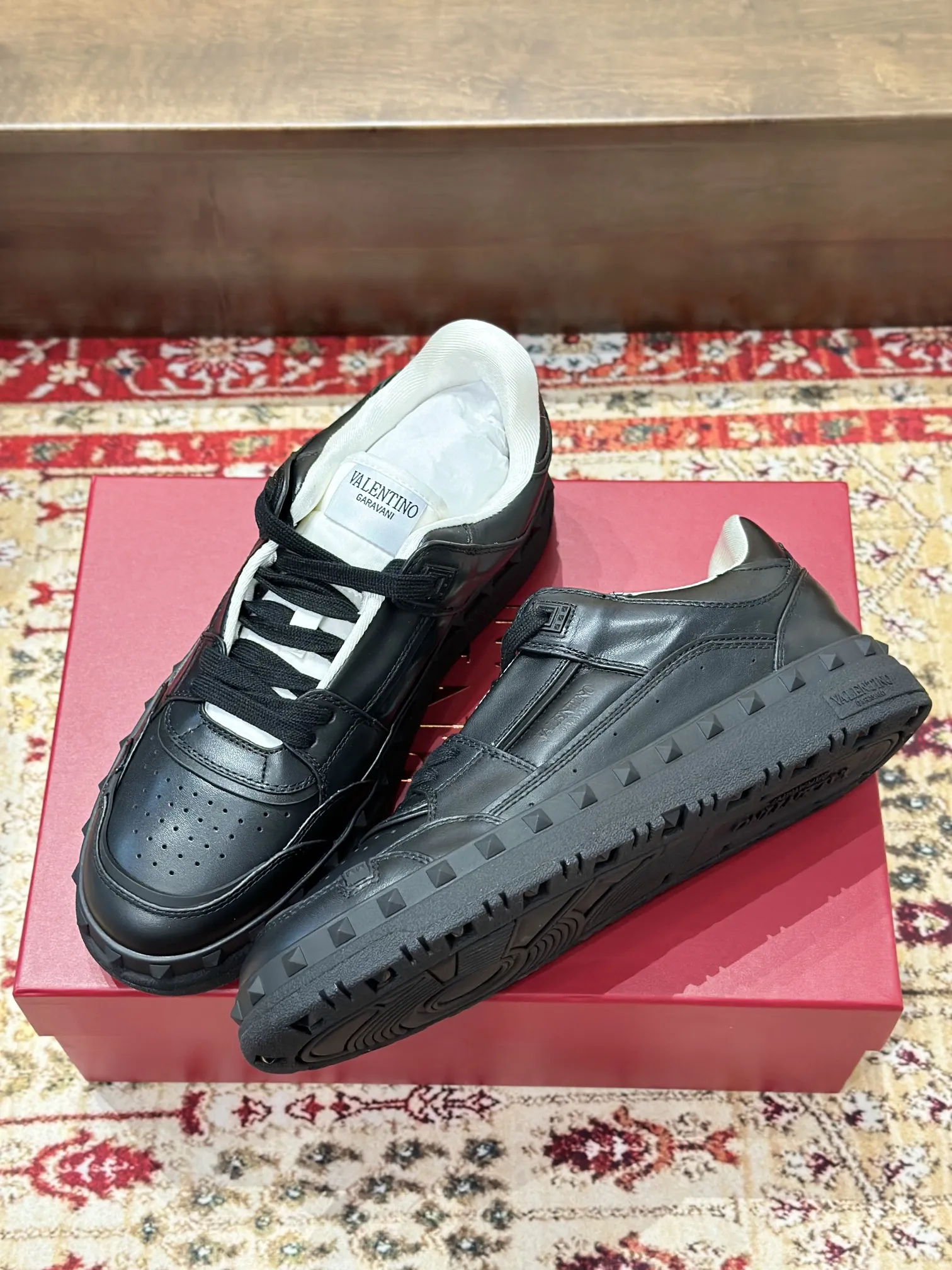 VALENTINO FREEDOTS ブラック ローカットスニーカー - 画像 (3)