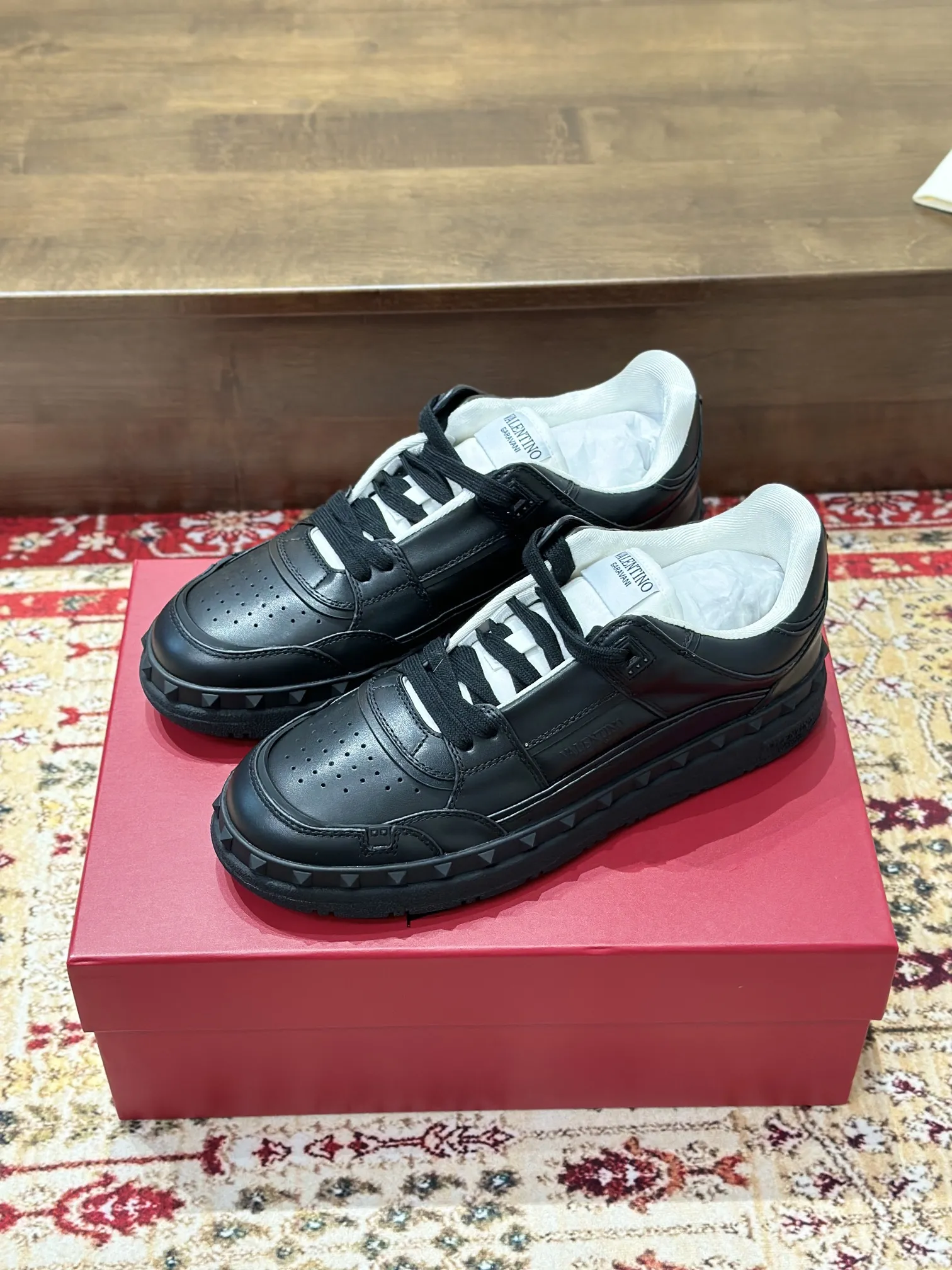 VALENTINO FREEDOTS ブラック ローカットスニーカー - 画像 (4)