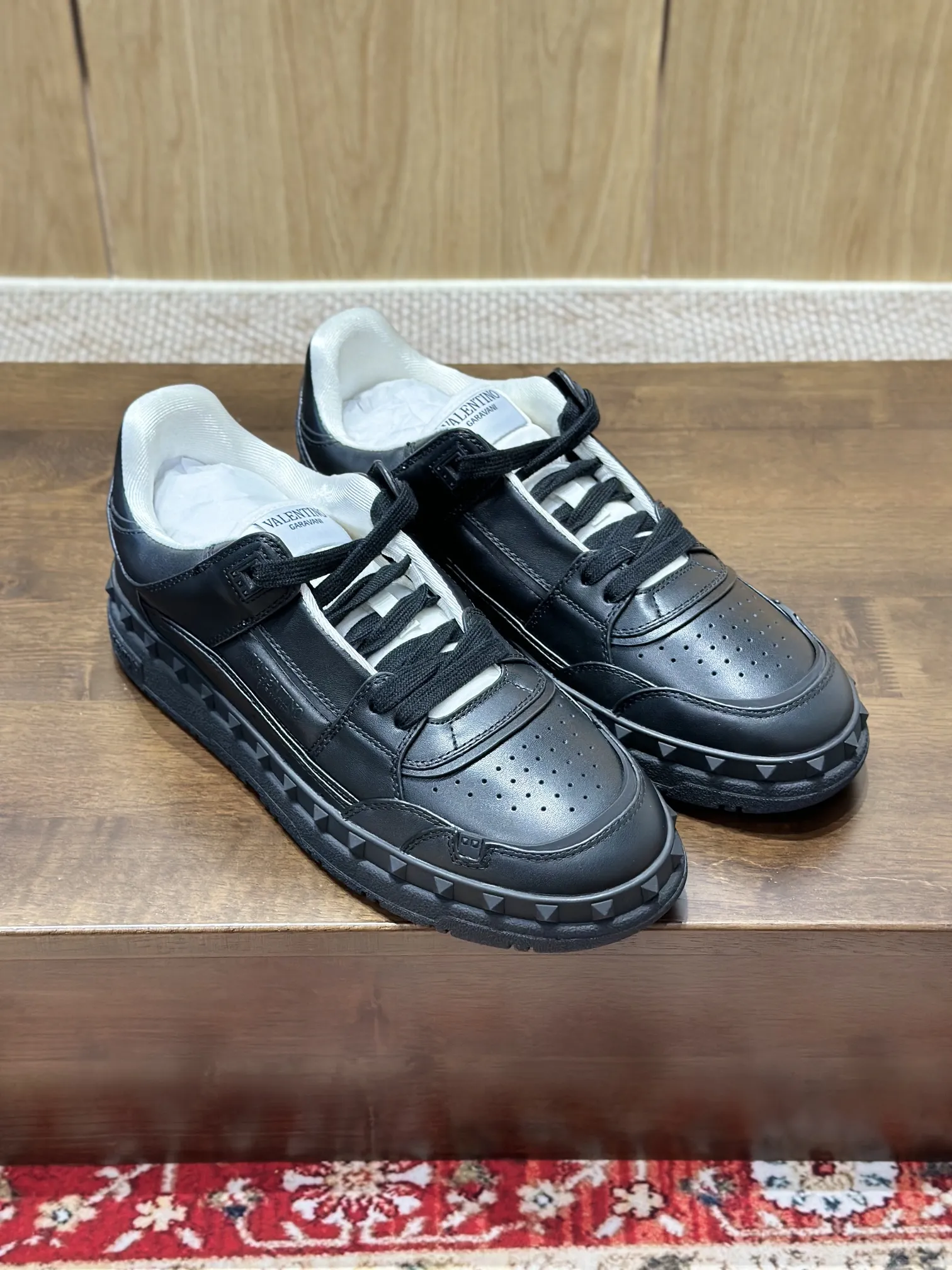 VALENTINO FREEDOTS ブラック ローカットスニーカー - 画像 (8)