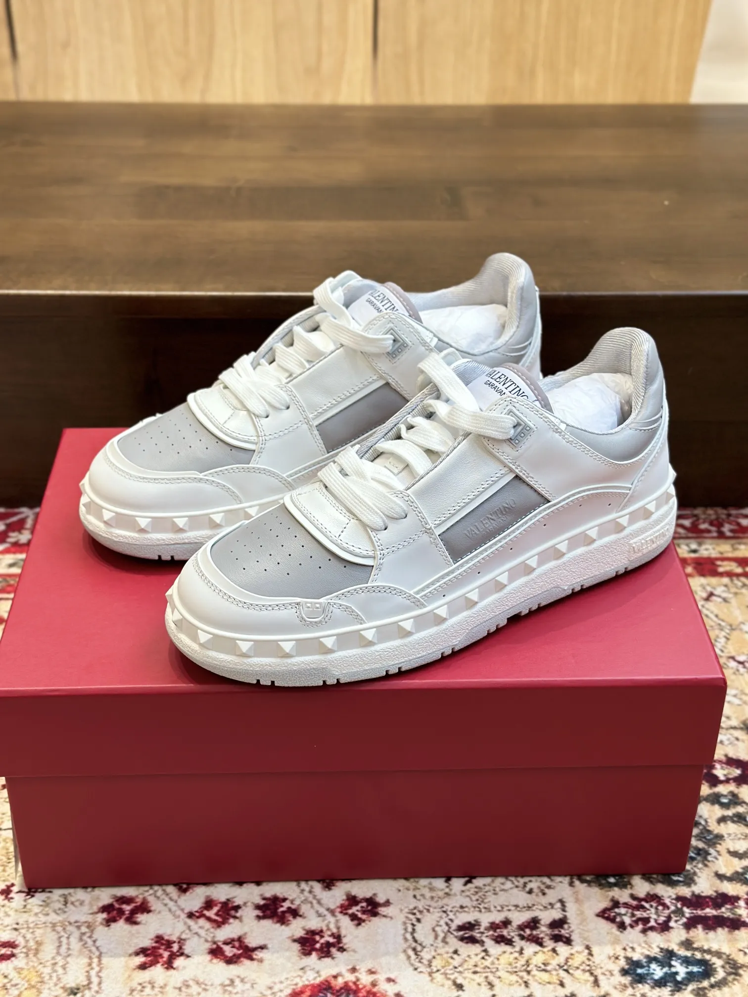 VALENTINO VLTN FREEDOTS ホワイト スニーカー - 画像 (4)