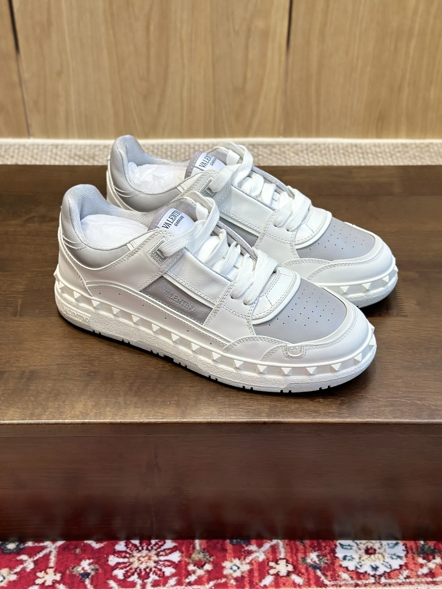 VALENTINO VLTN FREEDOTS ホワイト スニーカー - 画像 (8)