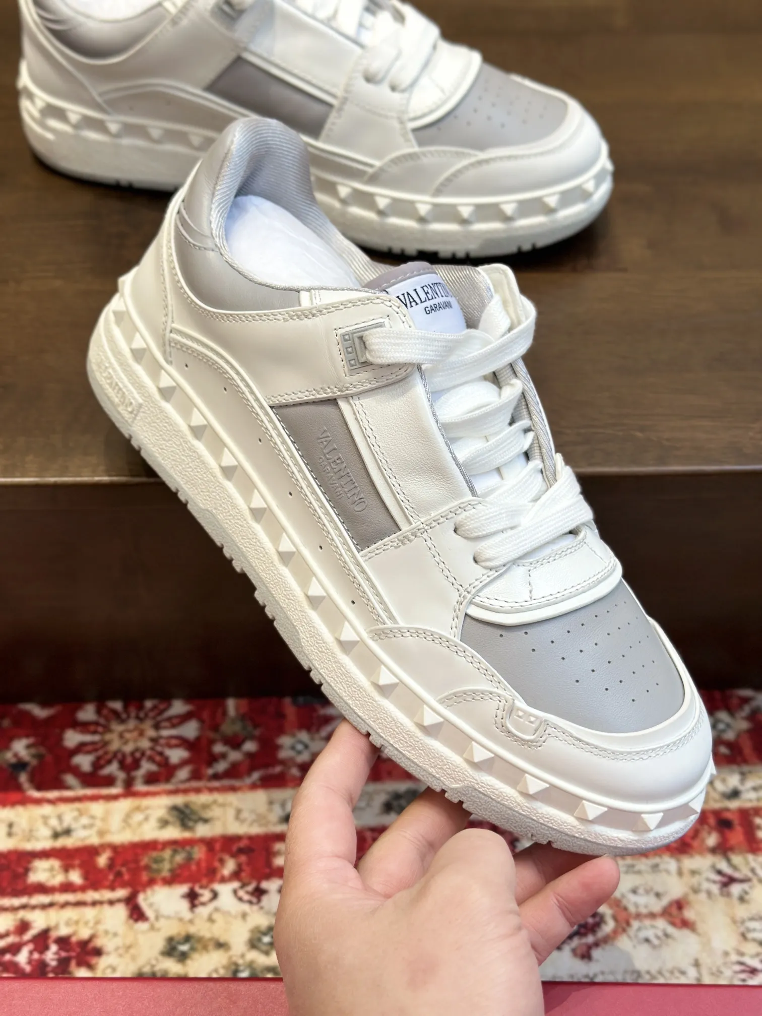 VALENTINO VLTN FREEDOTS ホワイト スニーカー - 画像 (9)