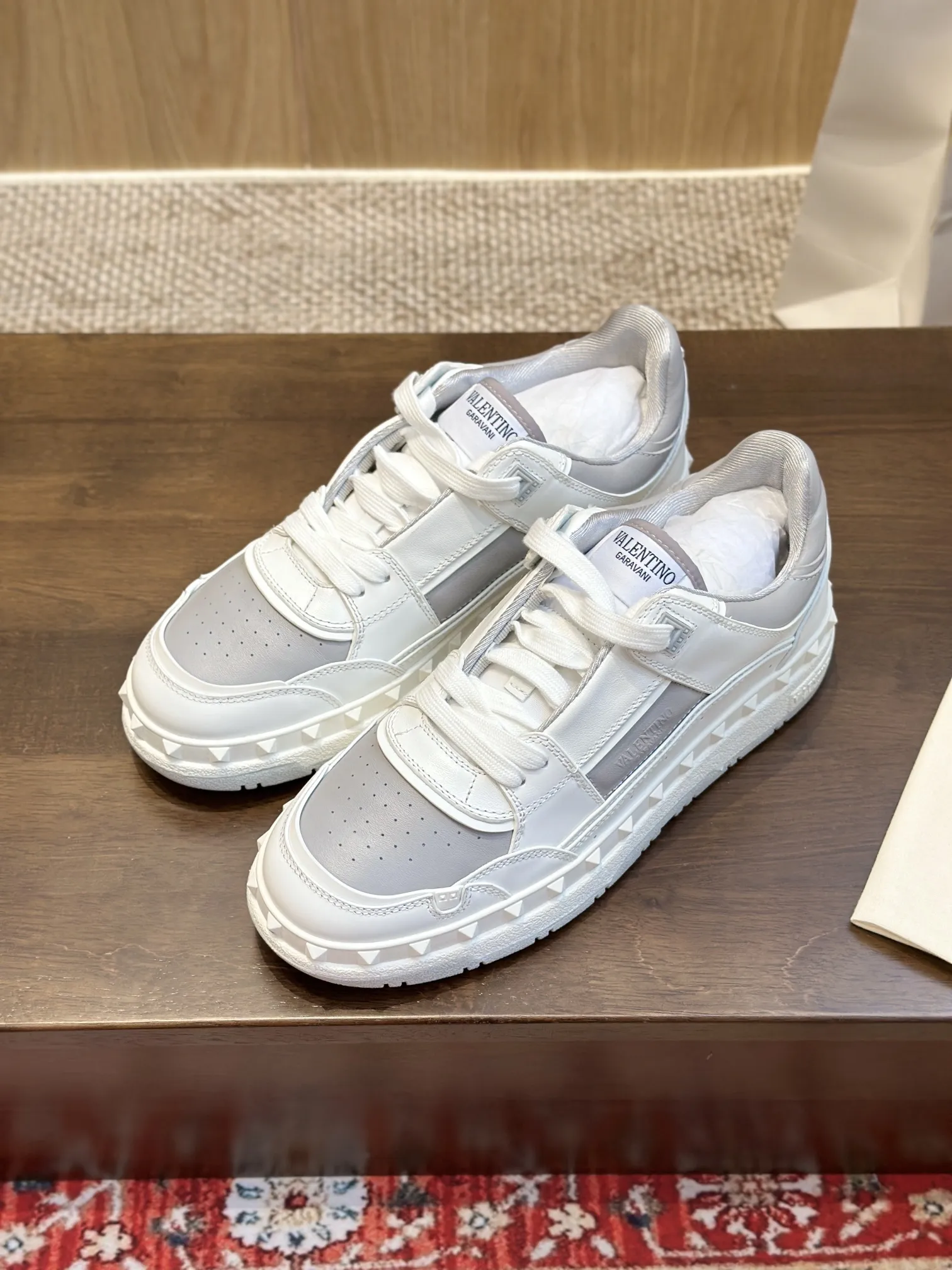 VALENTINO VLTN FREEDOTS ホワイト スニーカー - 画像 (10)