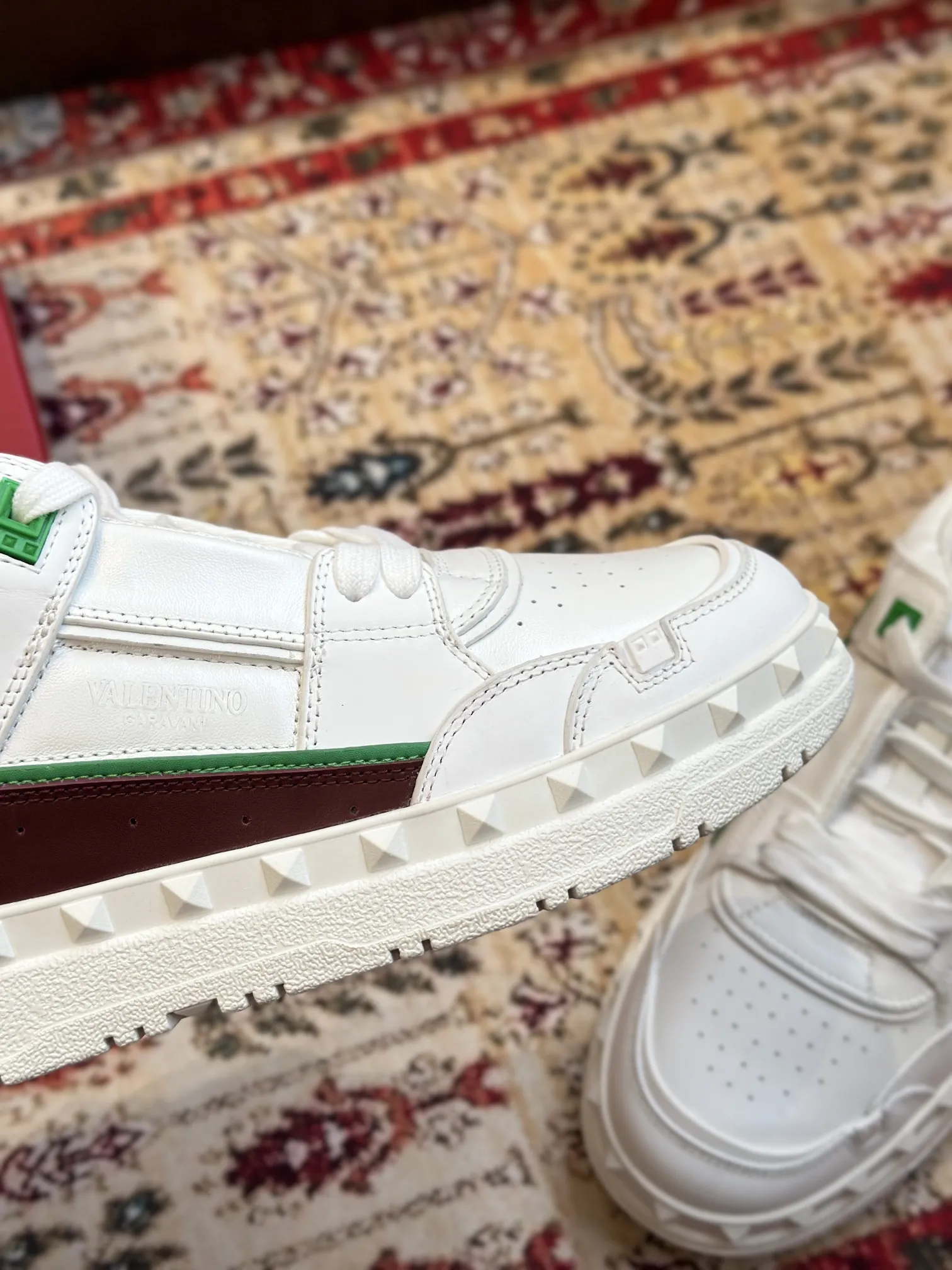 VALENTINO FREEDOTS ホワイトローカットスニーカー - 画像 (7)