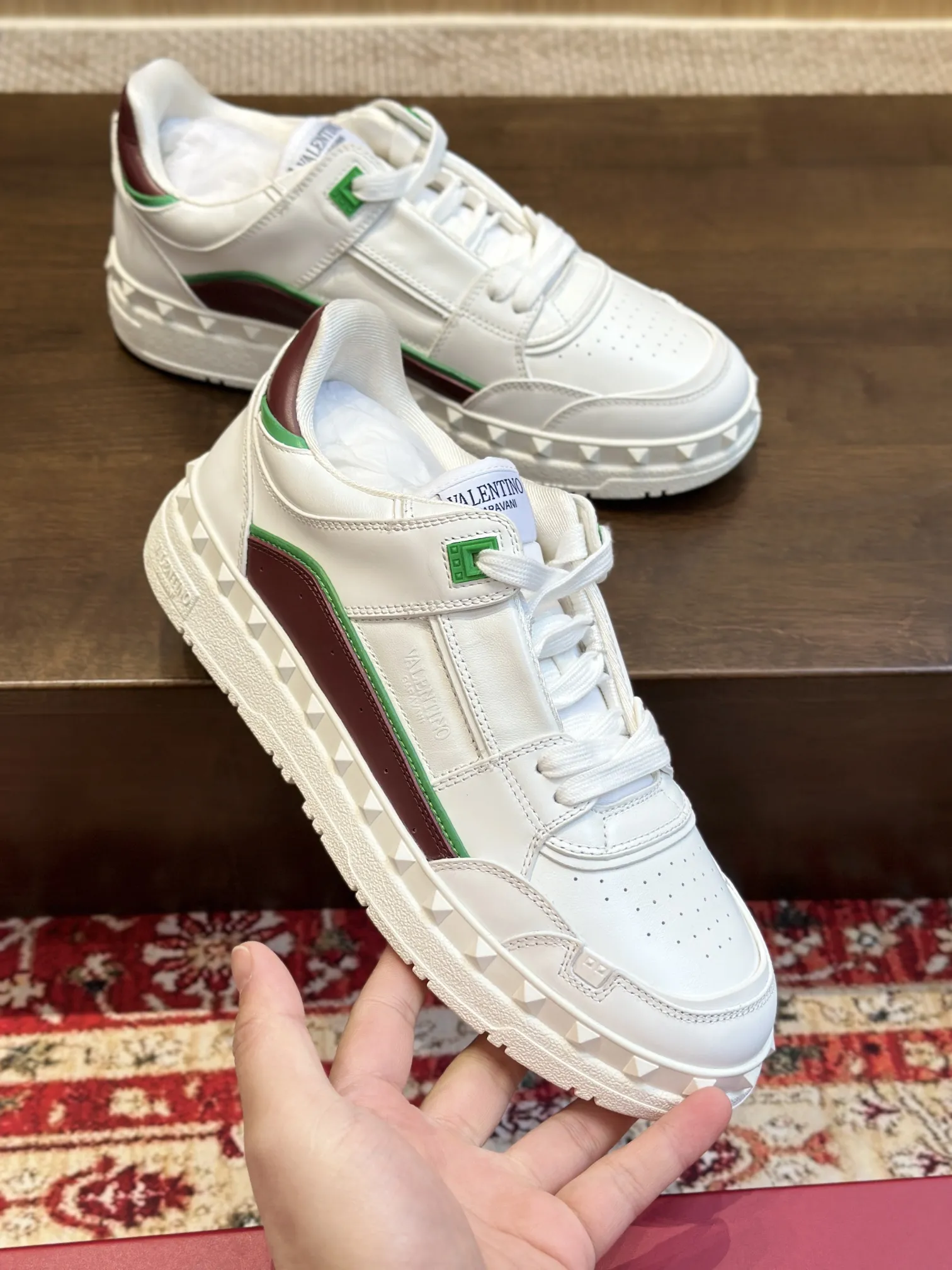 VALENTINO FREEDOTS ホワイトローカットスニーカー - 画像 (9)