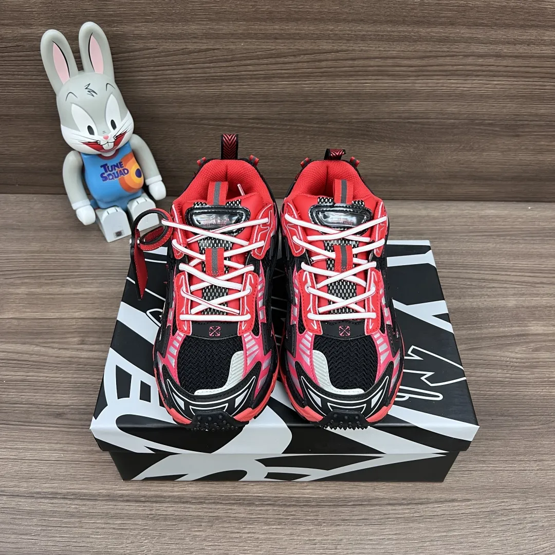 OFF-WHITE Be Right Back 黒と赤のローカットスニーカー - 画像 (3)