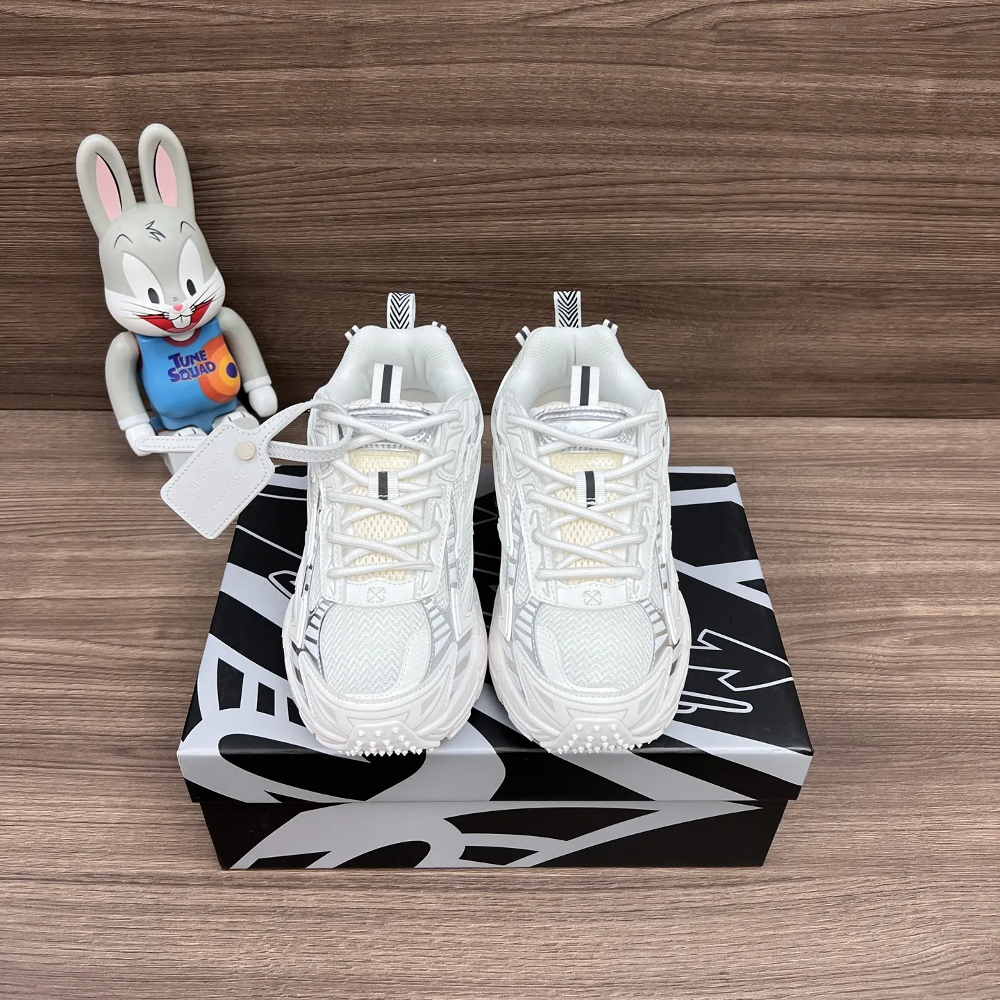 OFF-WHITE Be Right Back 白銀ラウンドトゥシューズ - 画像 (3)